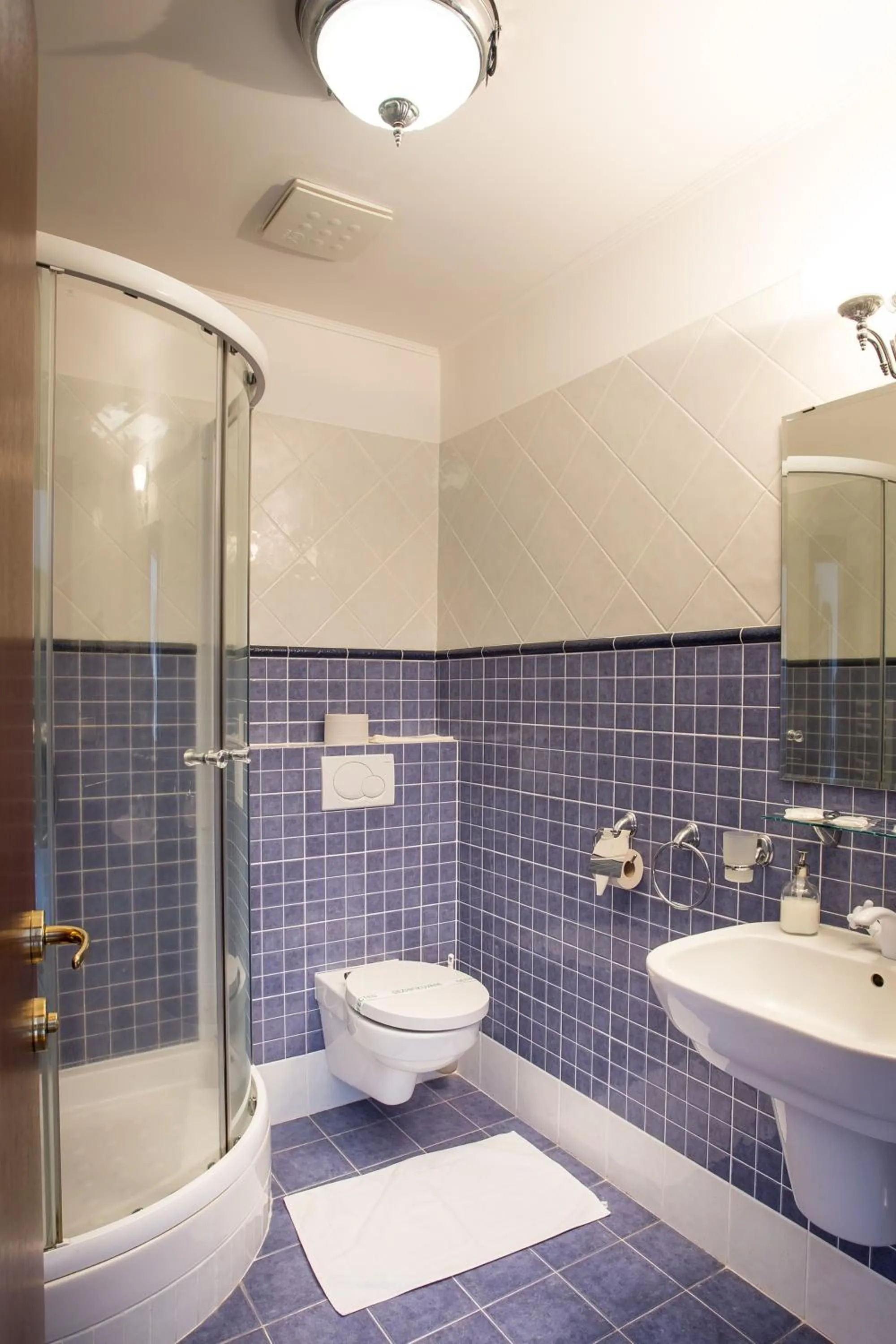 Shower in Hotel Bojnický vínny dom