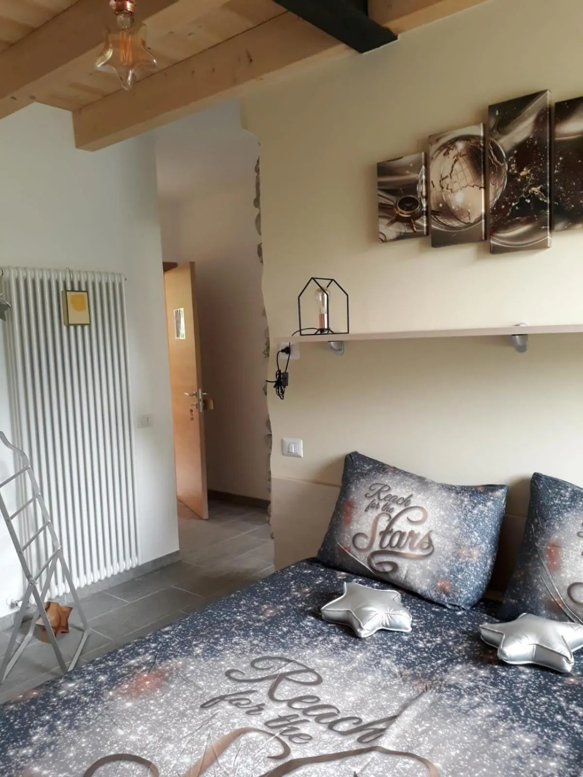 Bed in Foresteria B&B Vecchiascuola Pianazzola