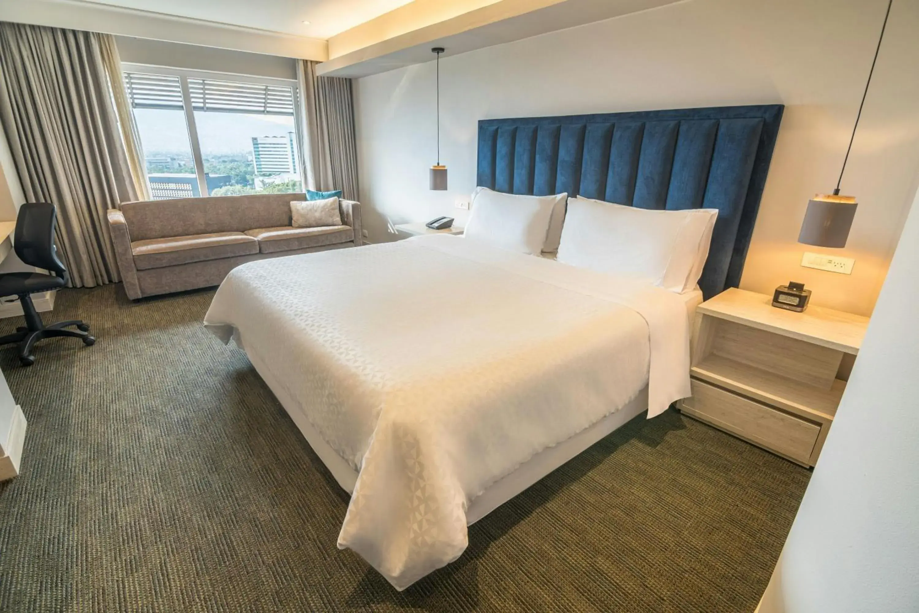 Deluxe King Room in Four Points by Sheraton Medellín Deluxe King Room in Four Points by Sheraton Medellín