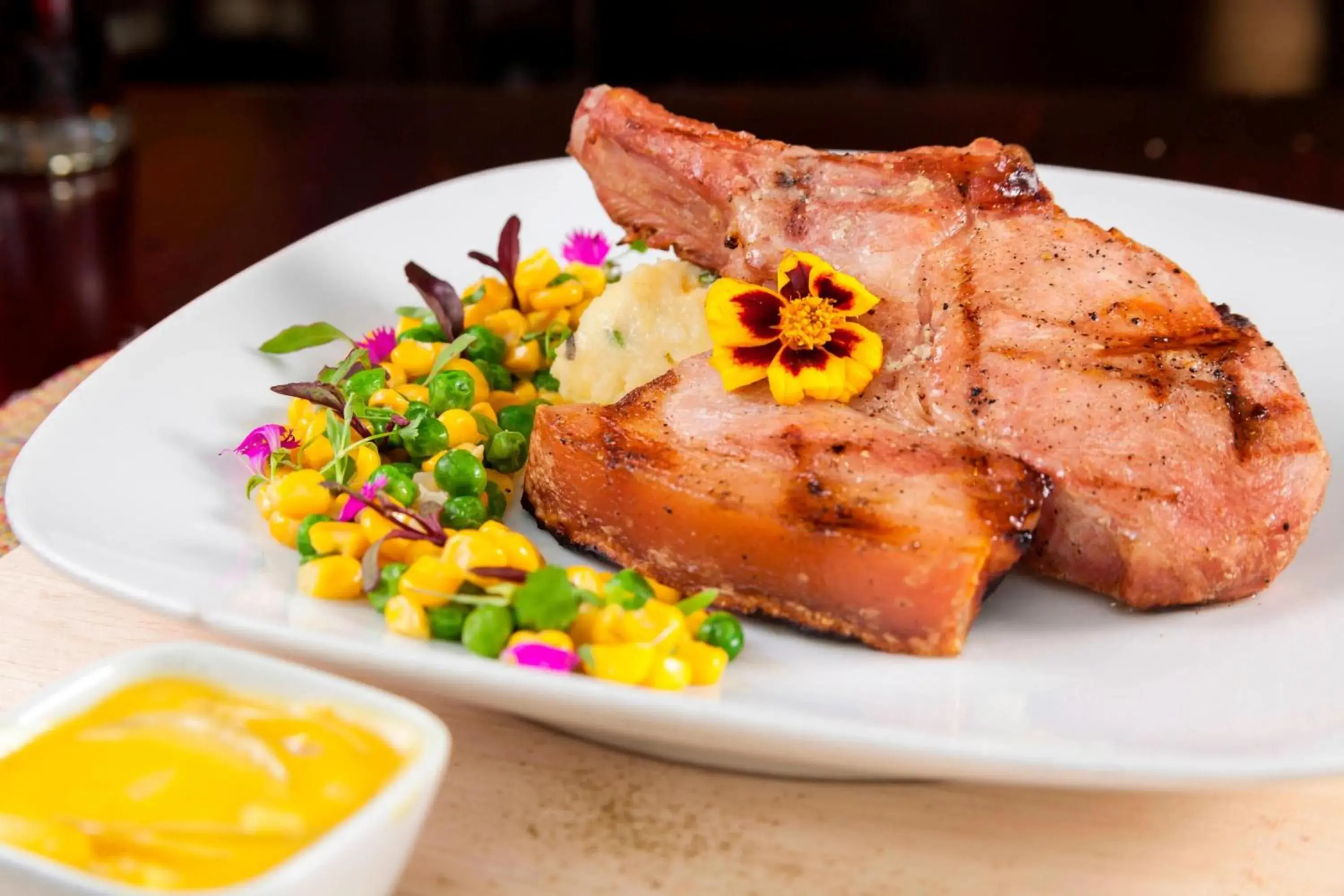 Restaurant/places to eat in Four Points by Sheraton Medellín Restaurant/places to eat in Four Points by Sheraton Medellín