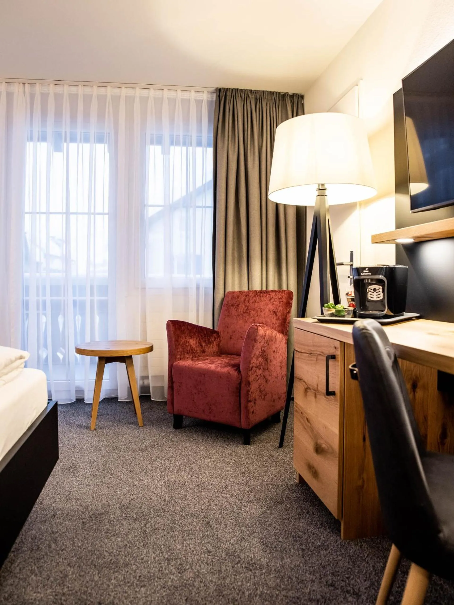 Living room, Bed in Alpenhotel Schlüssel