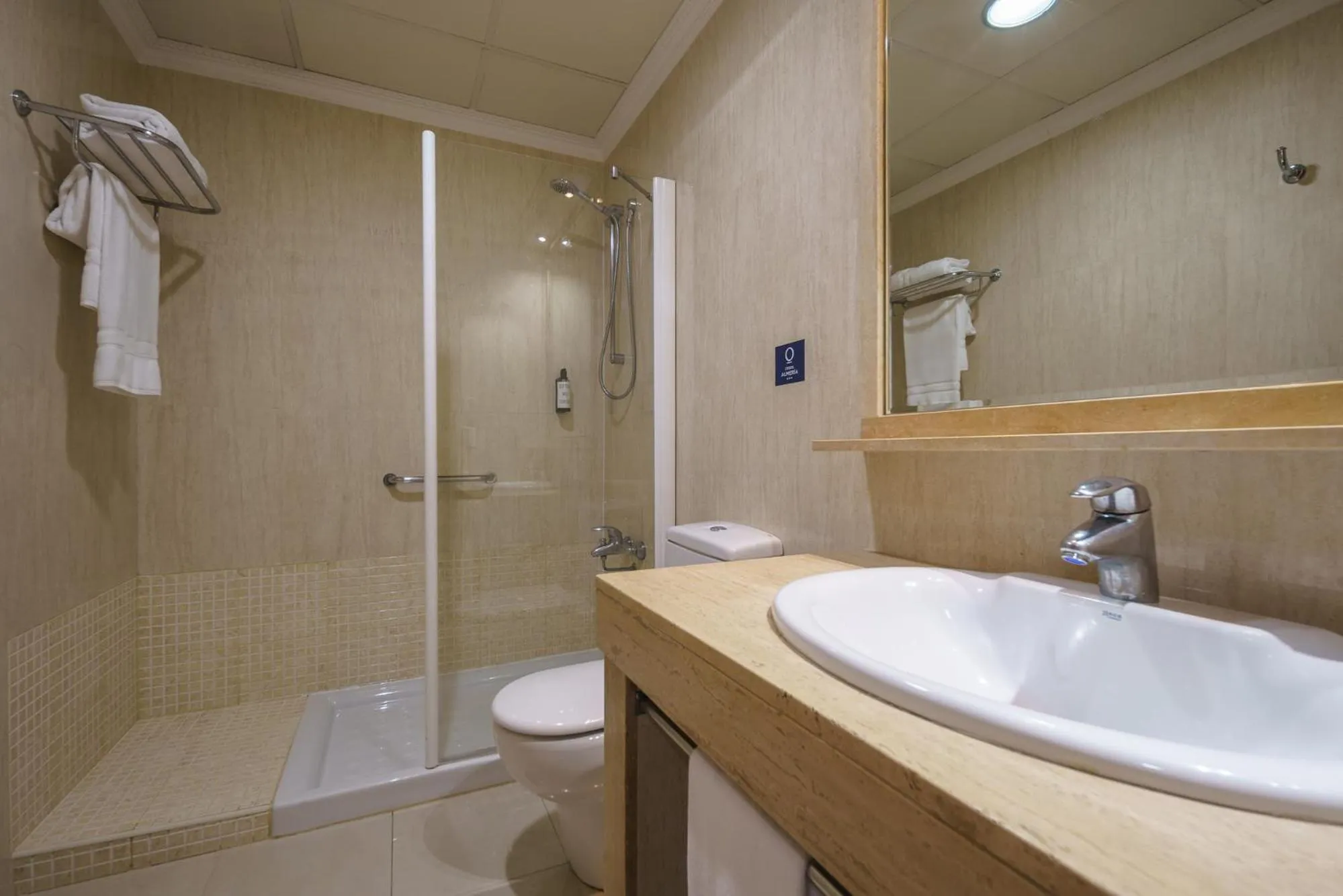 Shower in Crisol Almería