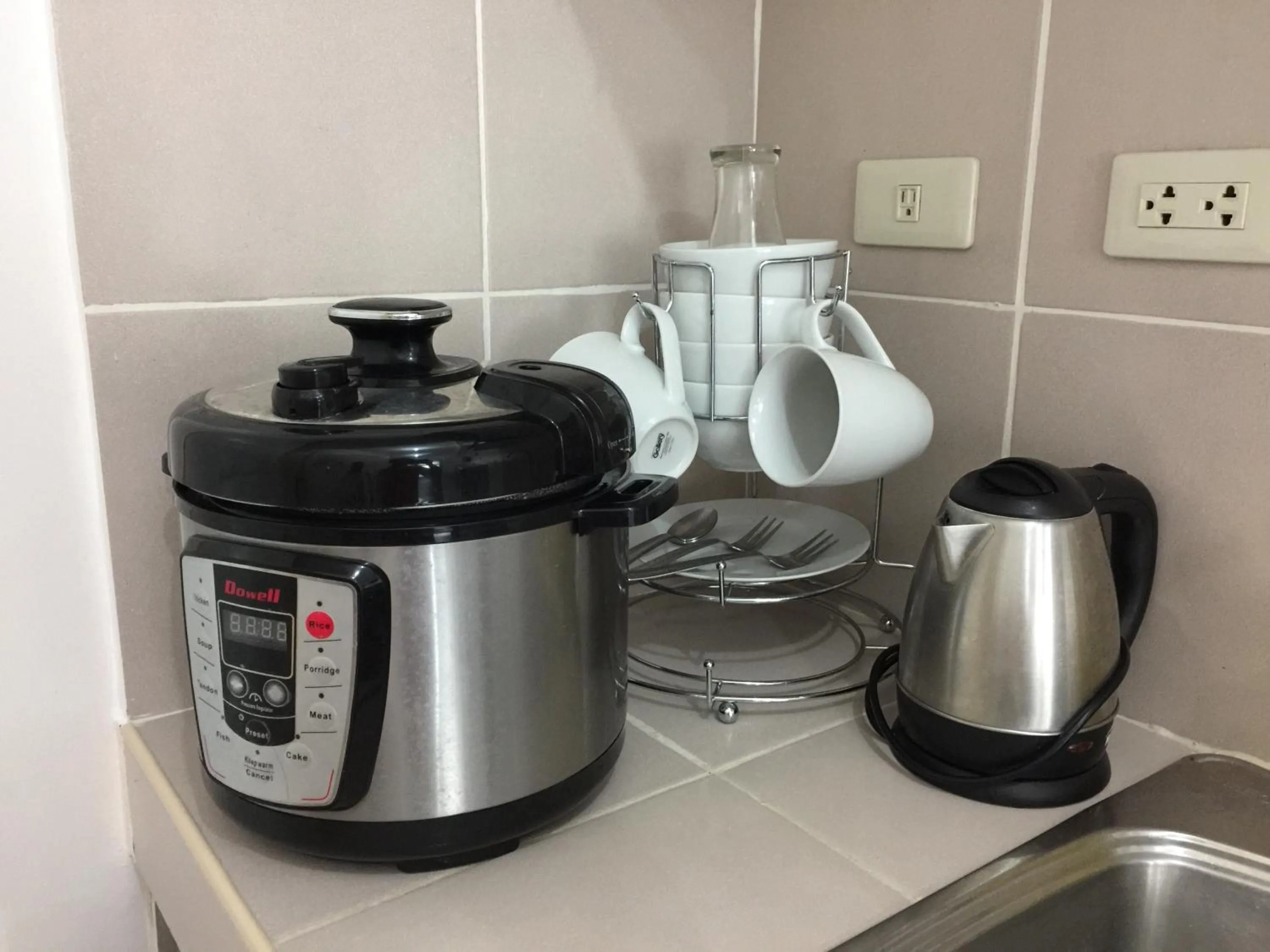 Coffee/tea facilities in Cityland Jane's Apartment