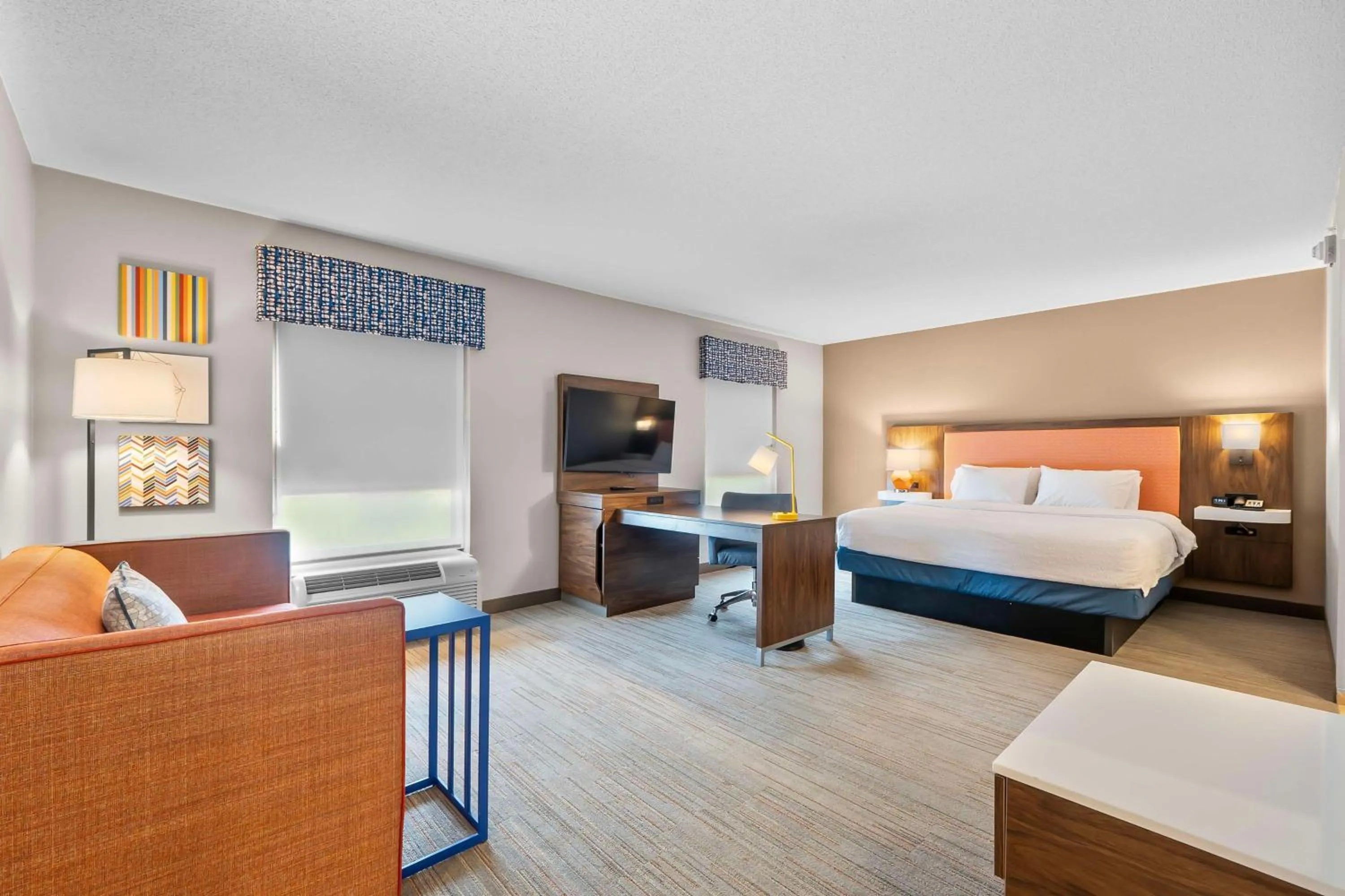 Living room, Bed in Hampton Inn & Suites - Saint Louis South Interstate 55