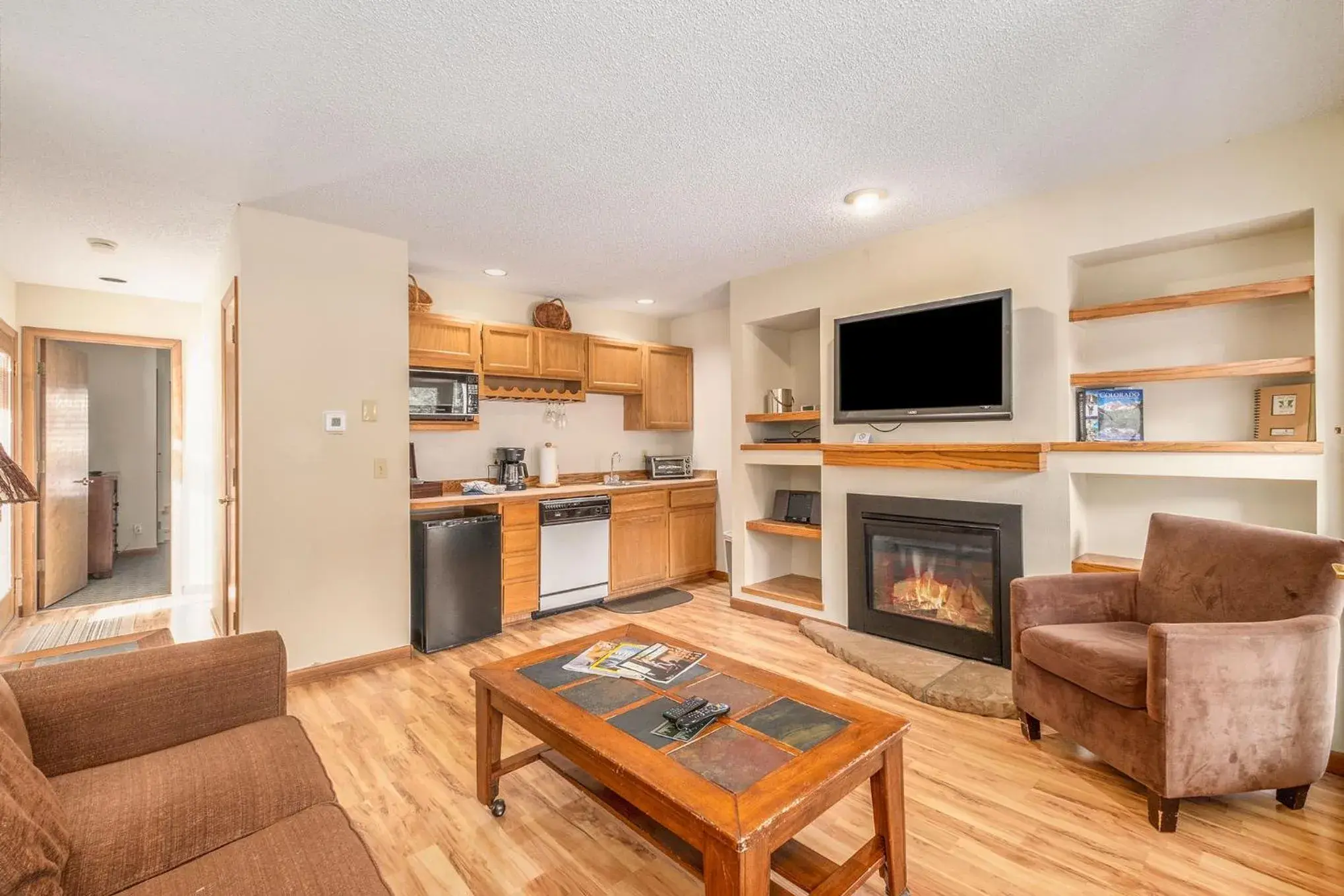 One-Bedroom Suite with Kitchenette in Boulder Brook on Fall River One-Bedroom Suite with Kitchenette in Boulder Brook on Fall River
