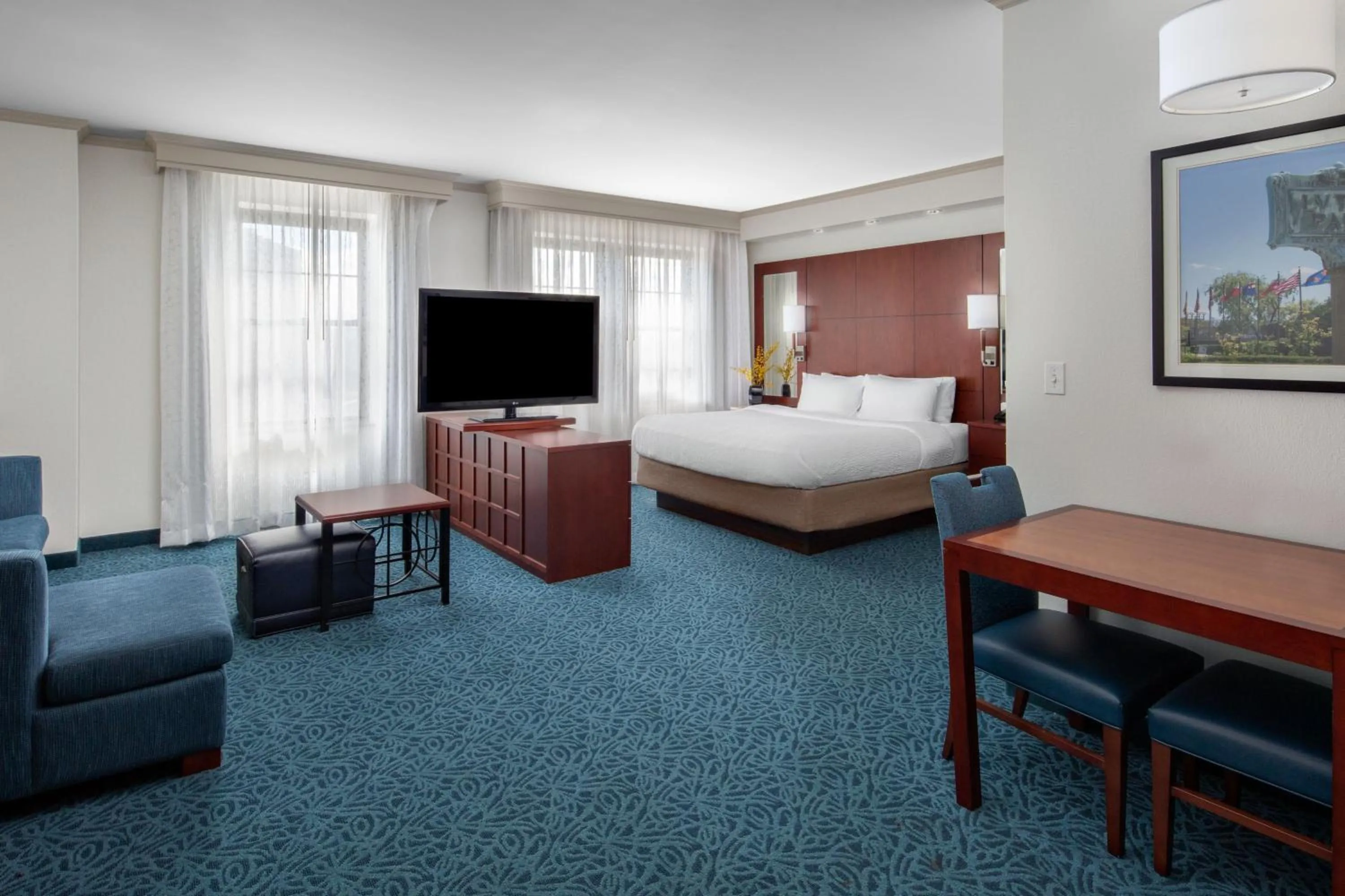 Photo of the whole room, Bed in Residence Inn by Marriott Cincinnati Downtown/The Phelps