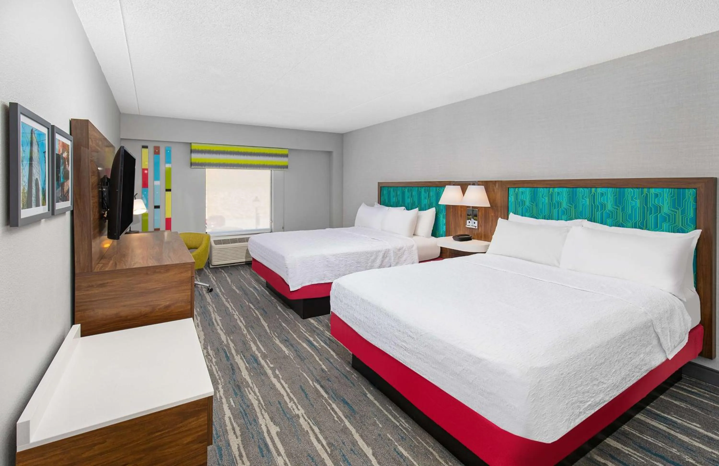 Bed in Hampton Inn Pikeville