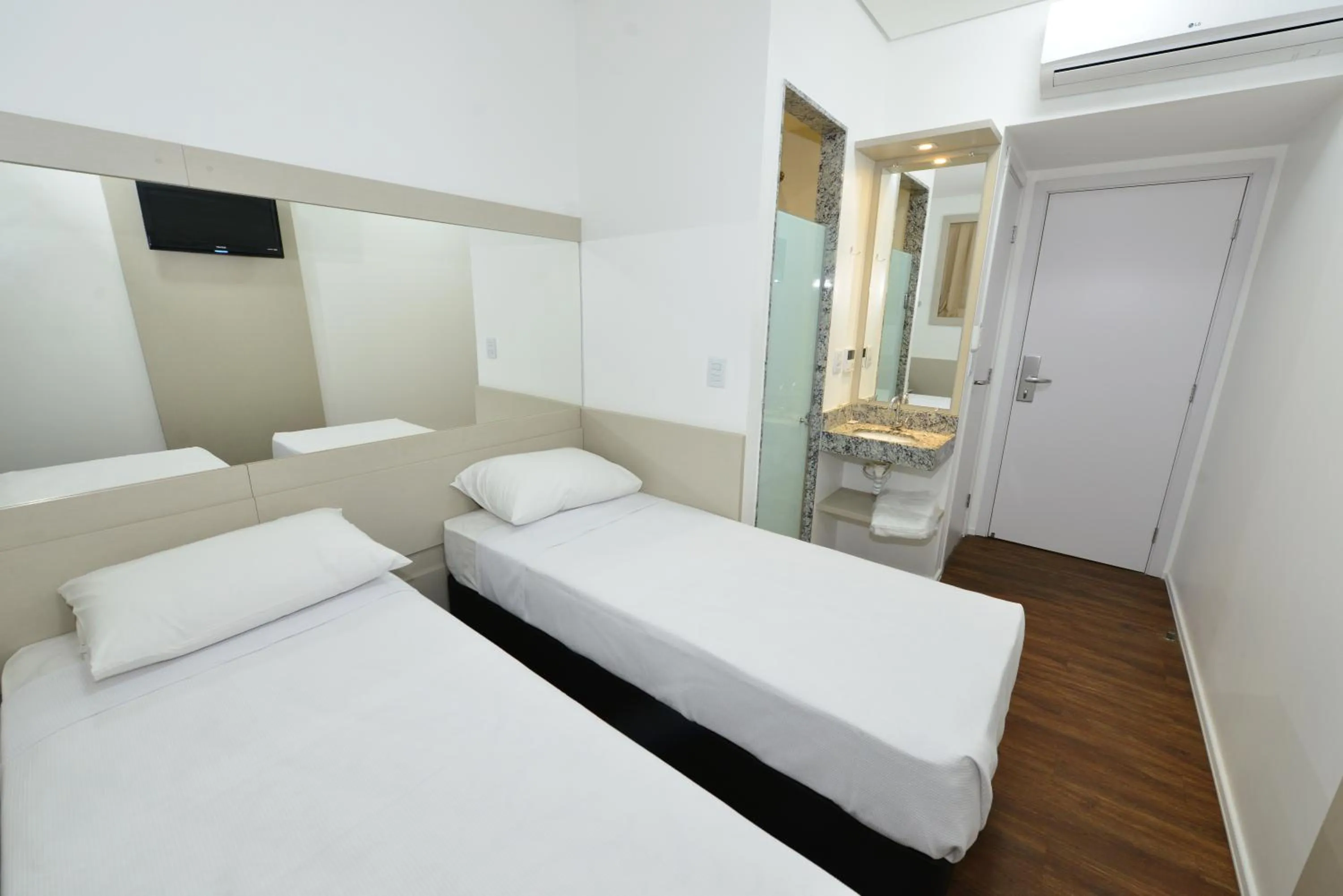 Bed in Hotel Panorama Economic