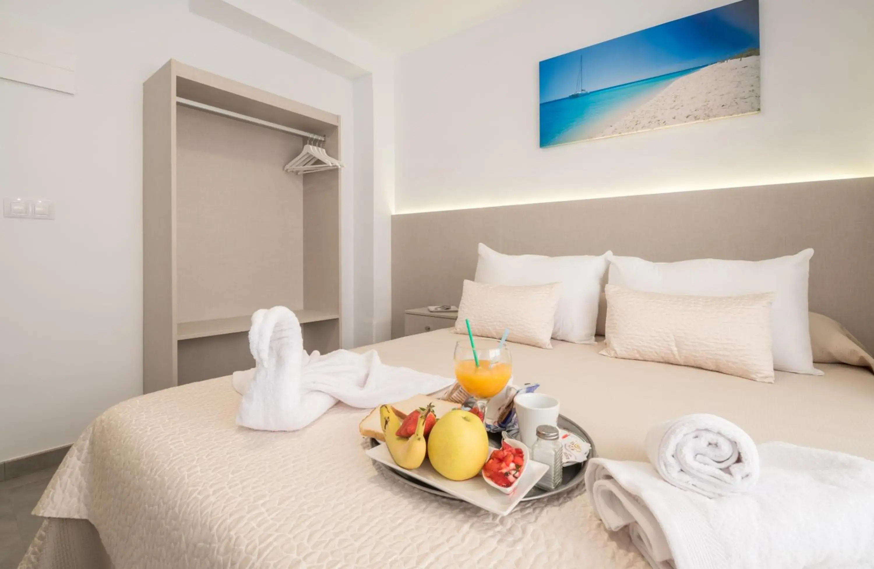 Small Double Room in Hostal Romerito Small Double Room in Hostal Romerito