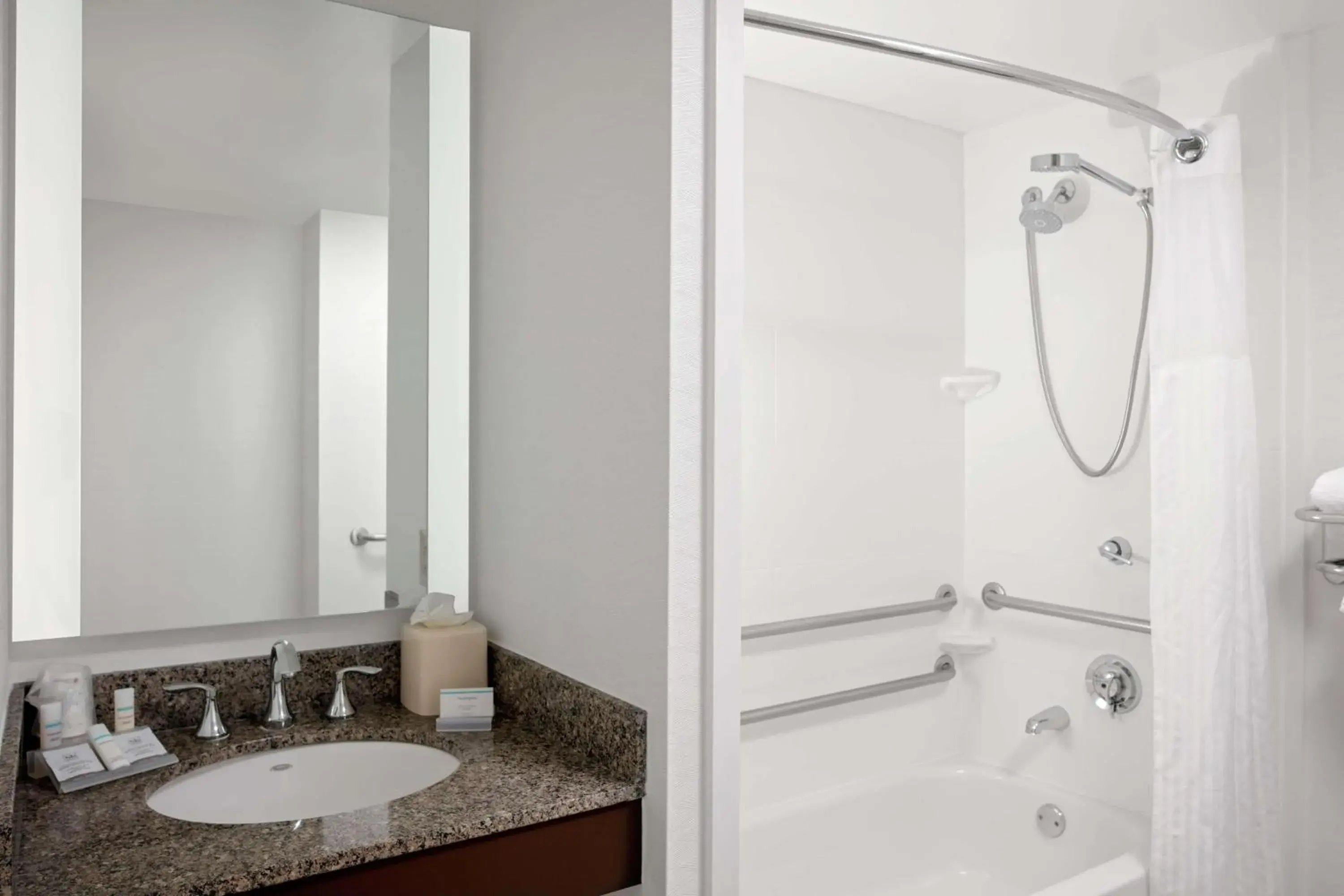 Bathroom in Hilton Garden Inn Atlanta Perimeter Center Bathroom in Hilton Garden Inn Atlanta Perimeter Center