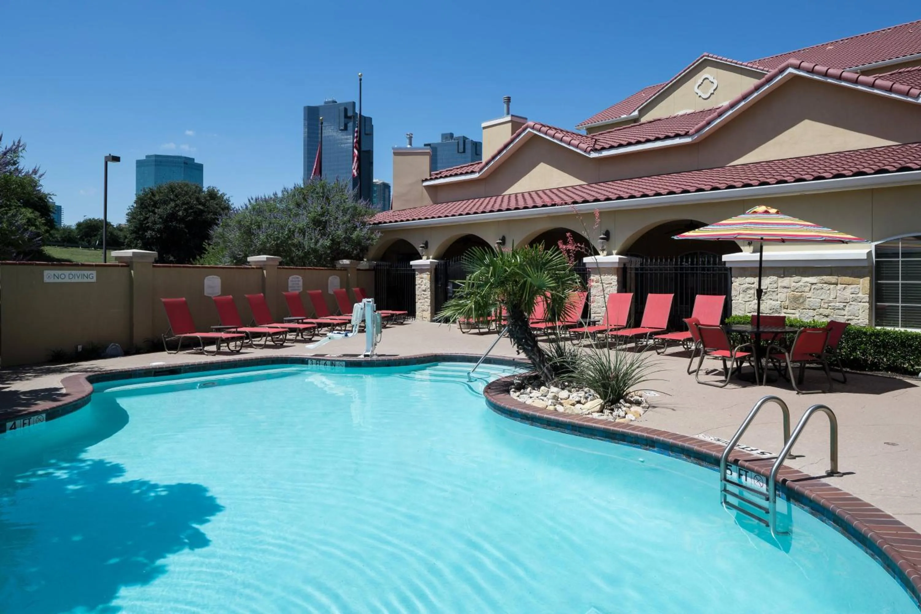 Swimming pool in TownePlace Suites Fort Worth Downtown