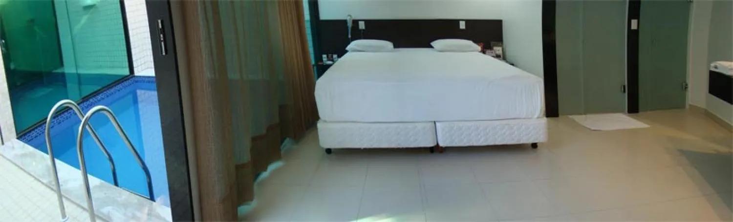 Bed in Status Motel Perimetral Adults Only