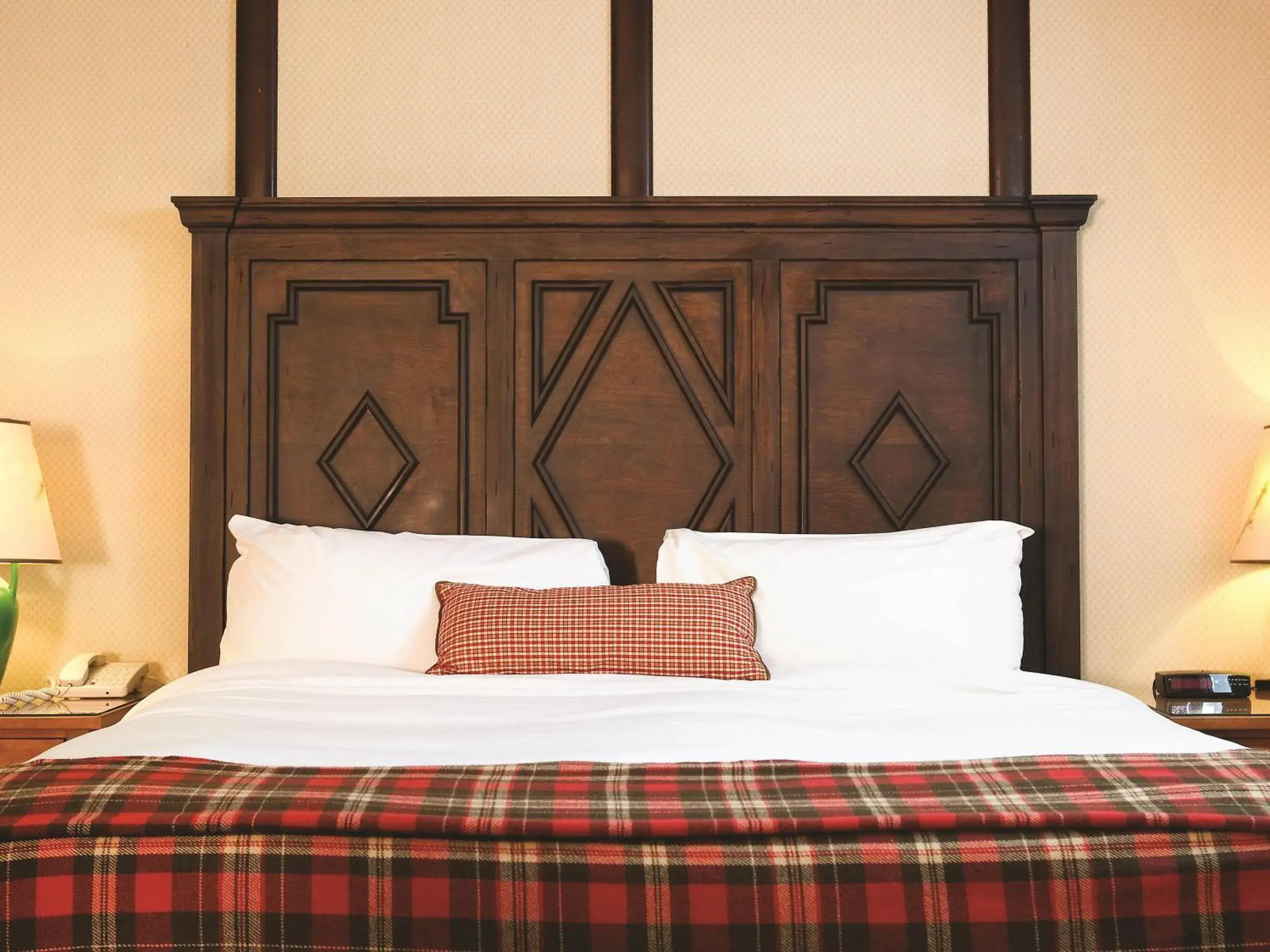 Deluxe King Suite with Spa Bath in Fairmont Le Chateau Montebello Deluxe King Suite with Spa Bath in Fairmont Le Chateau Montebello