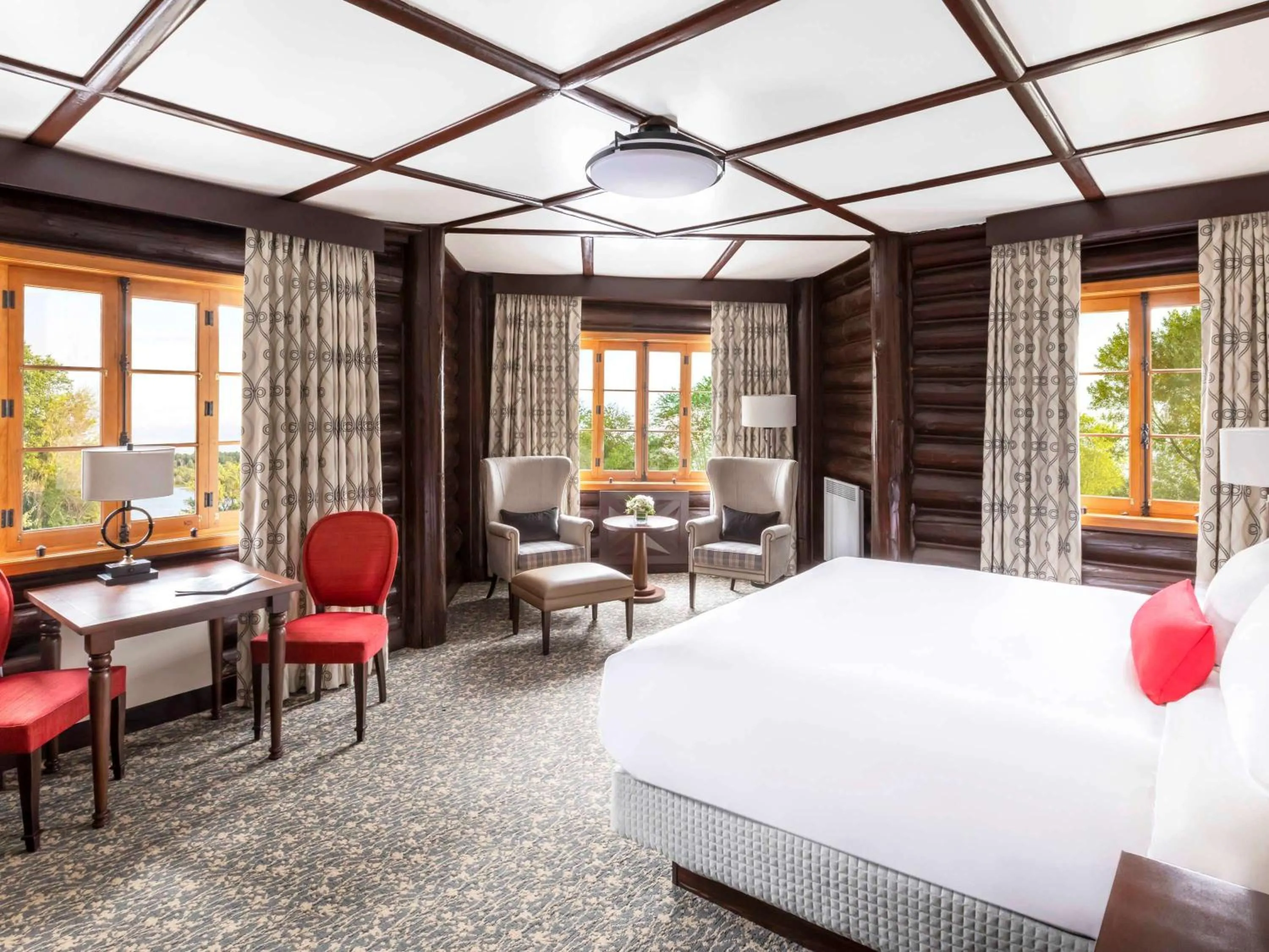 Signature Luxury Room with View in Fairmont Le Chateau Montebello
