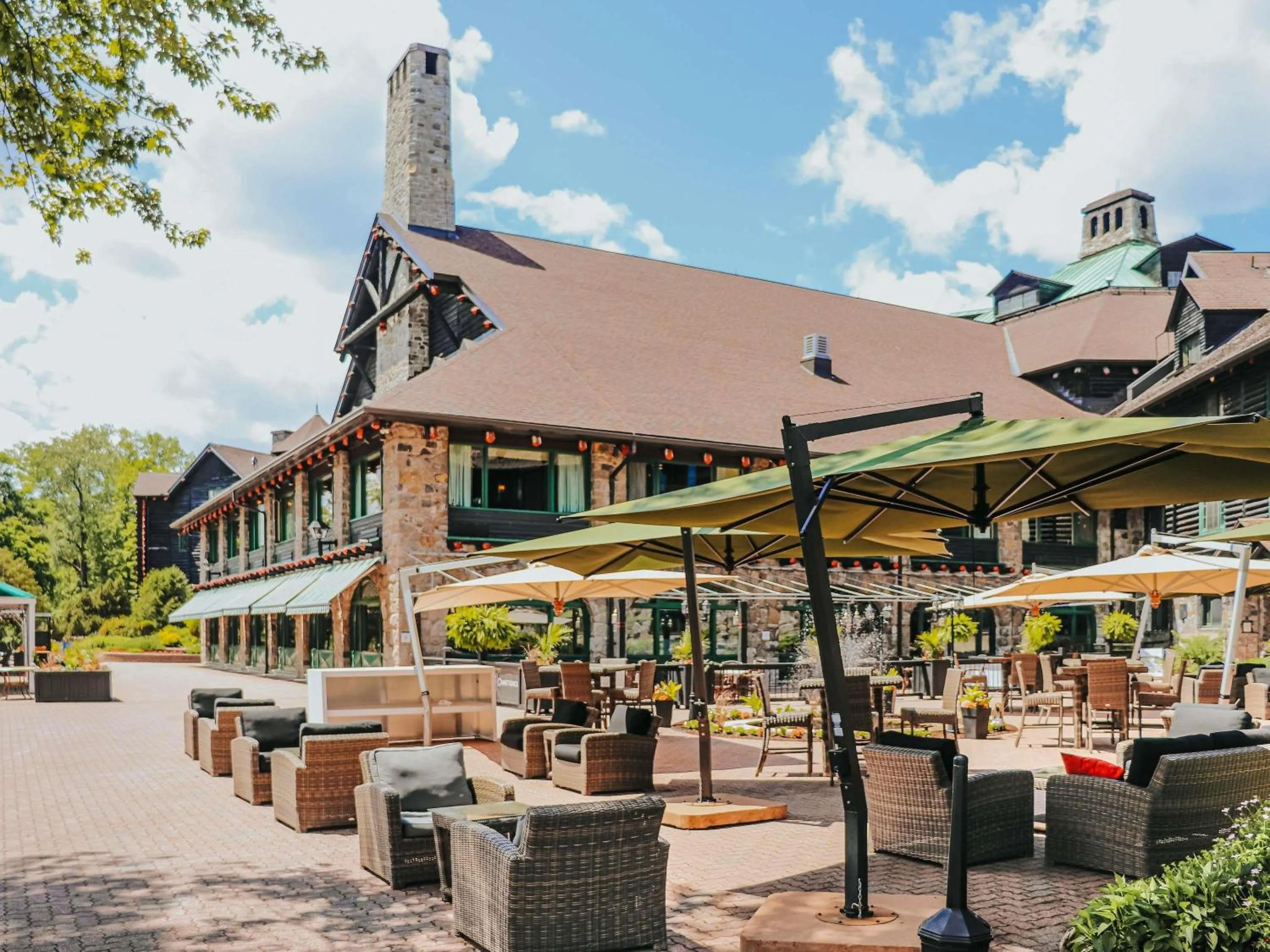 Restaurant/places to eat in Fairmont Le Chateau Montebello