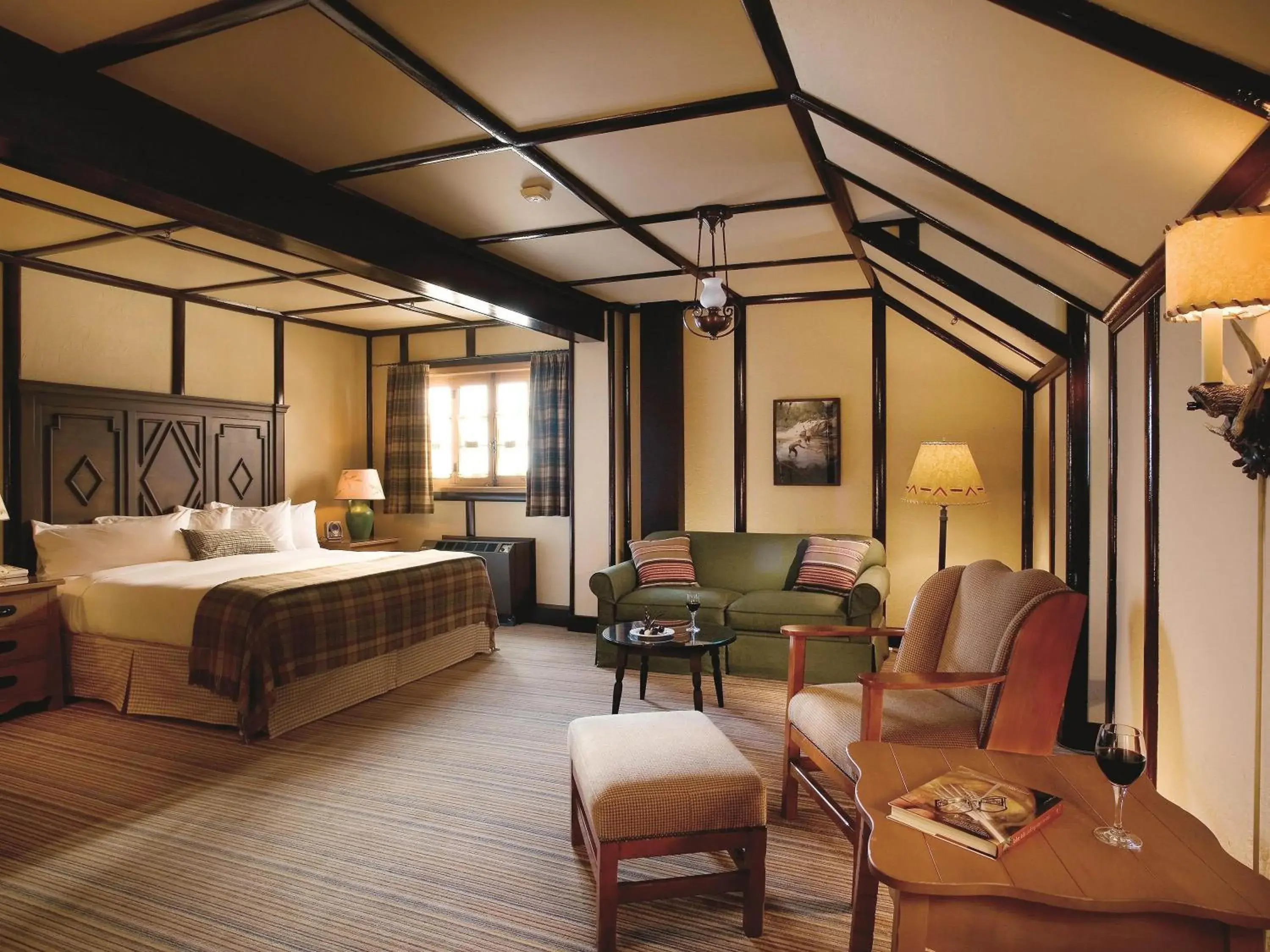 Bedroom, Bed in Fairmont Le Chateau Montebello Bedroom, Bed in Fairmont Le Chateau Montebello