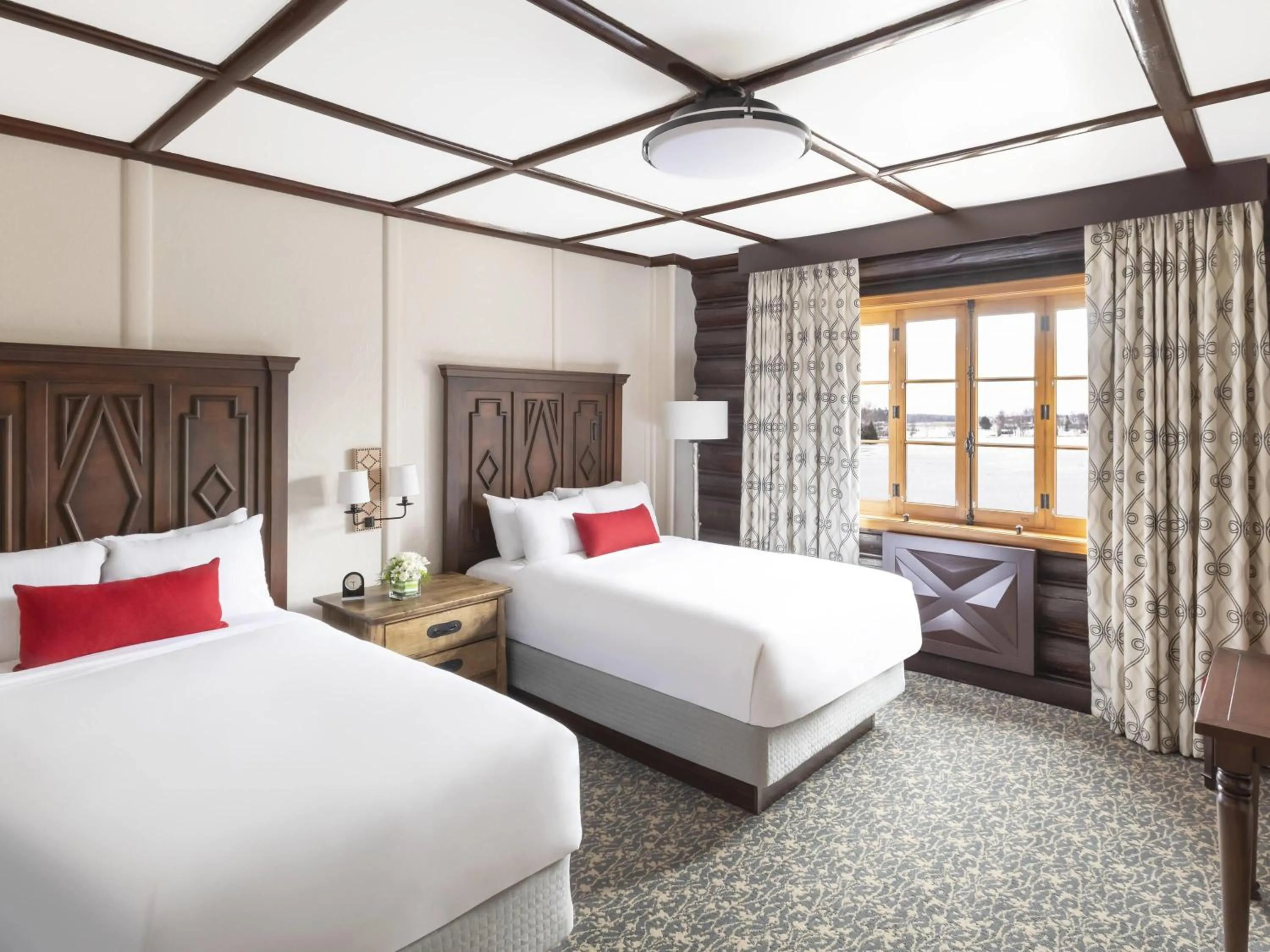 Bedroom, Bed in Fairmont Le Chateau Montebello