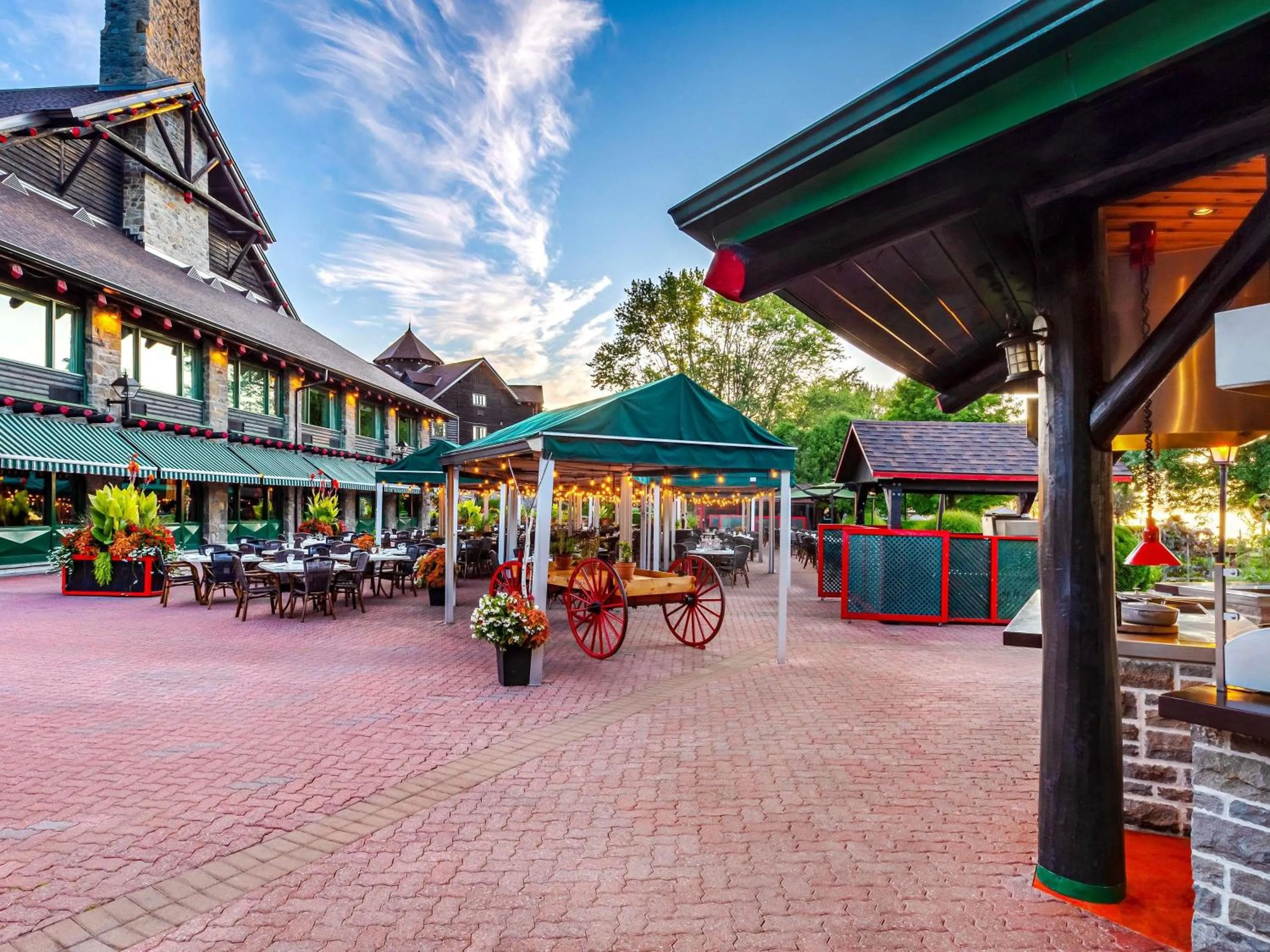 Restaurant/places to eat in Fairmont Le Chateau Montebello