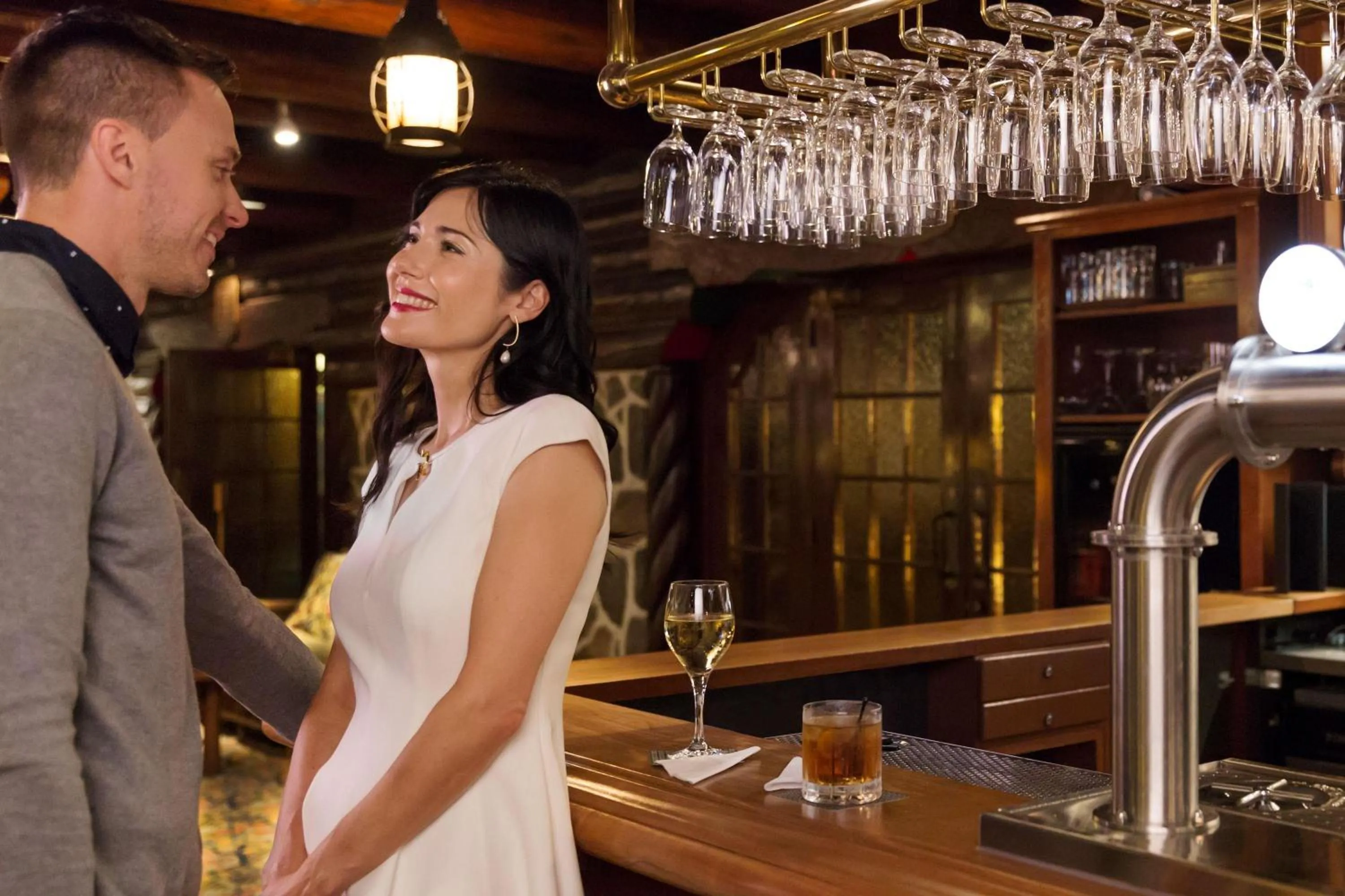 Lounge or bar in Fairmont Le Chateau Montebello