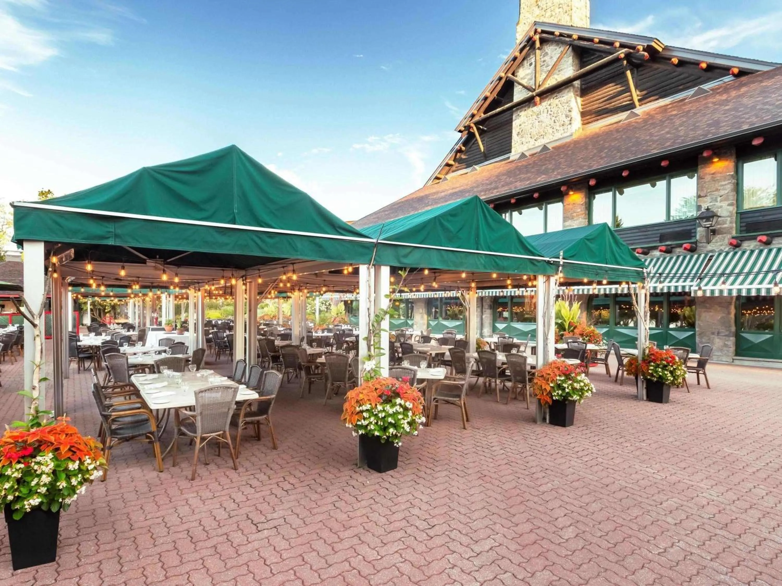 Restaurant/places to eat in Fairmont Le Chateau Montebello