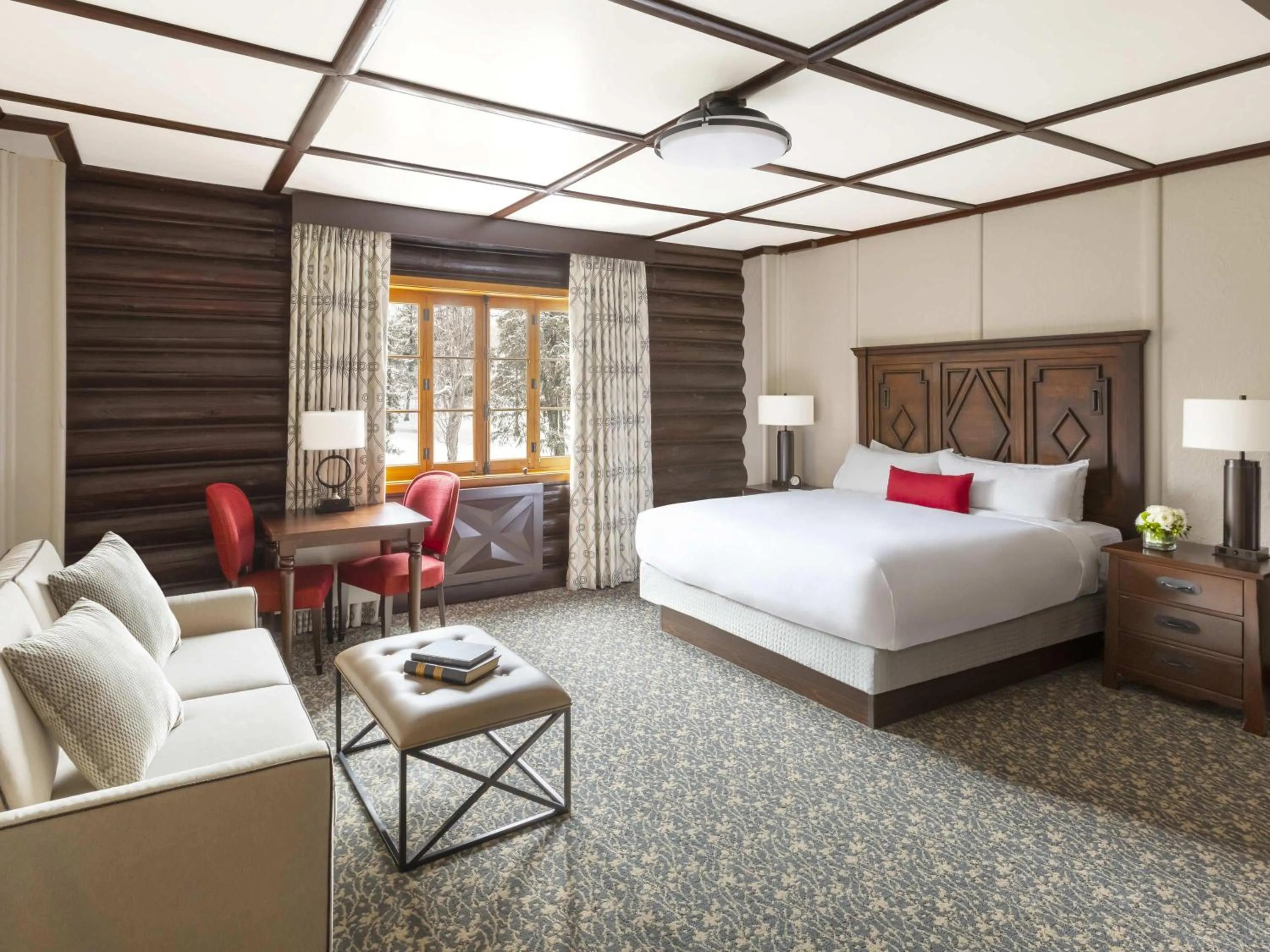 Bedroom, Bed in Fairmont Le Chateau Montebello