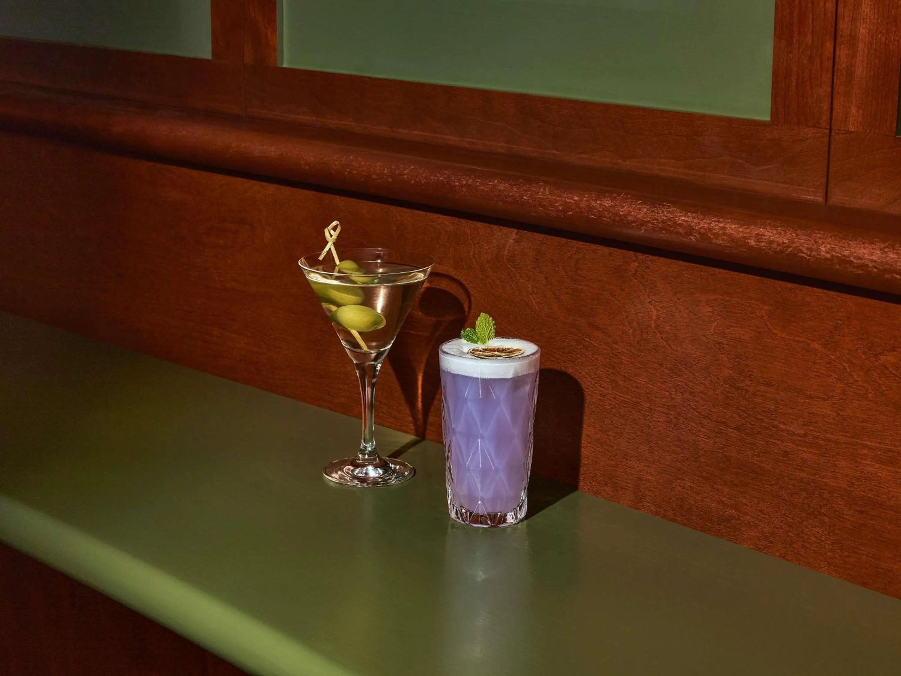 Lounge or bar in Fairmont Le Chateau Montebello