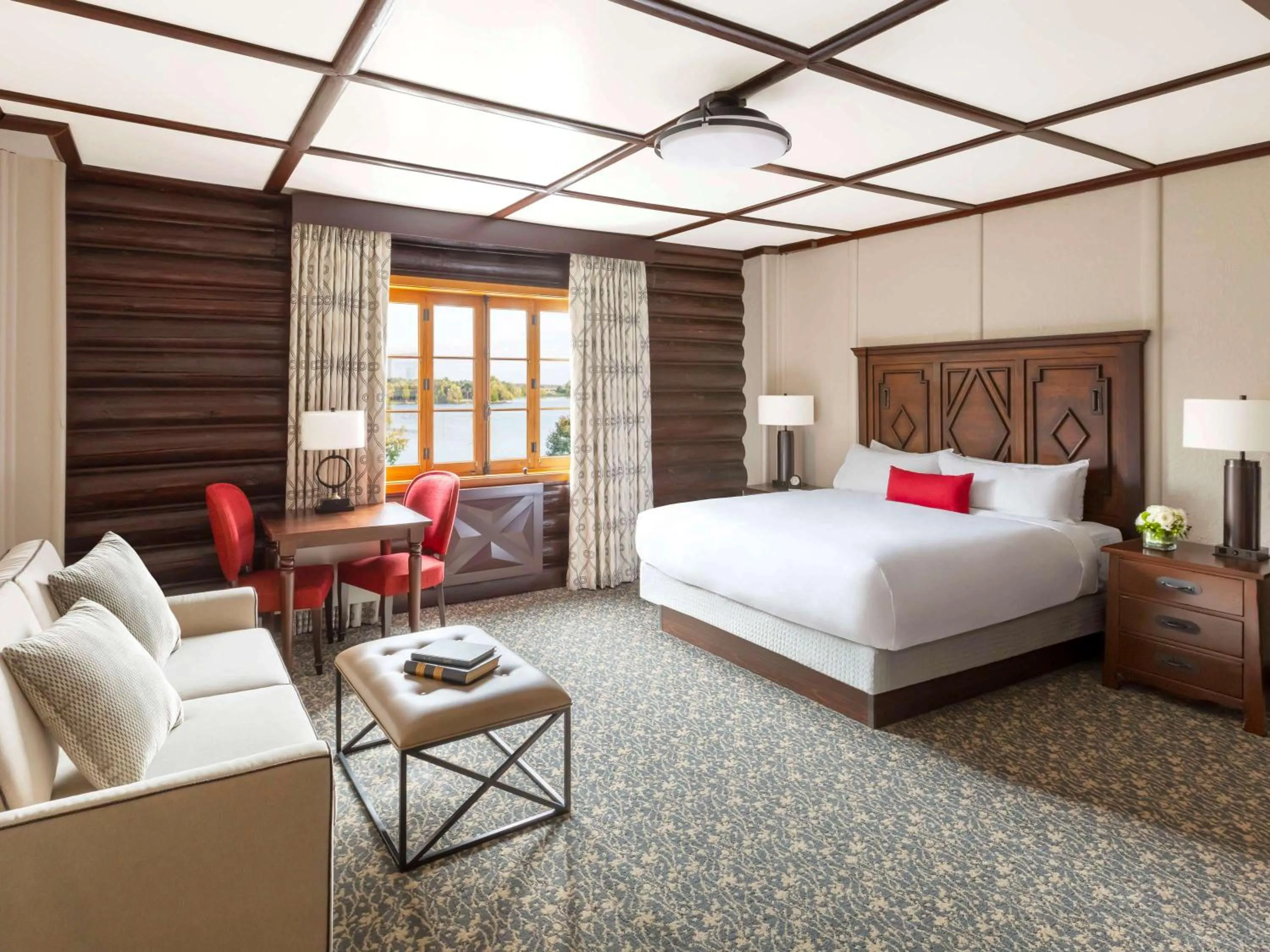 Photo of the whole room, Bed in Fairmont Le Chateau Montebello