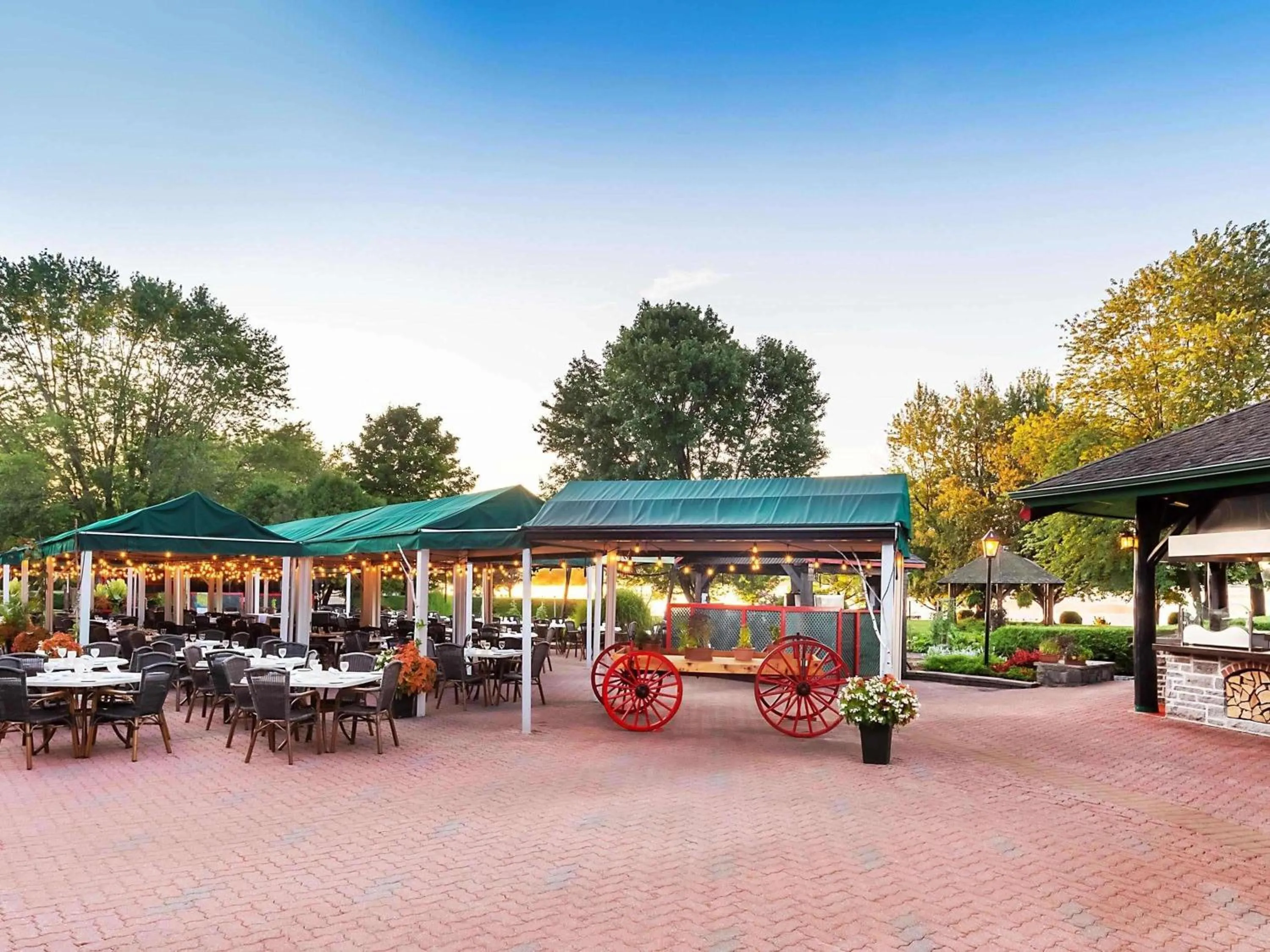 Restaurant/places to eat in Fairmont Le Chateau Montebello