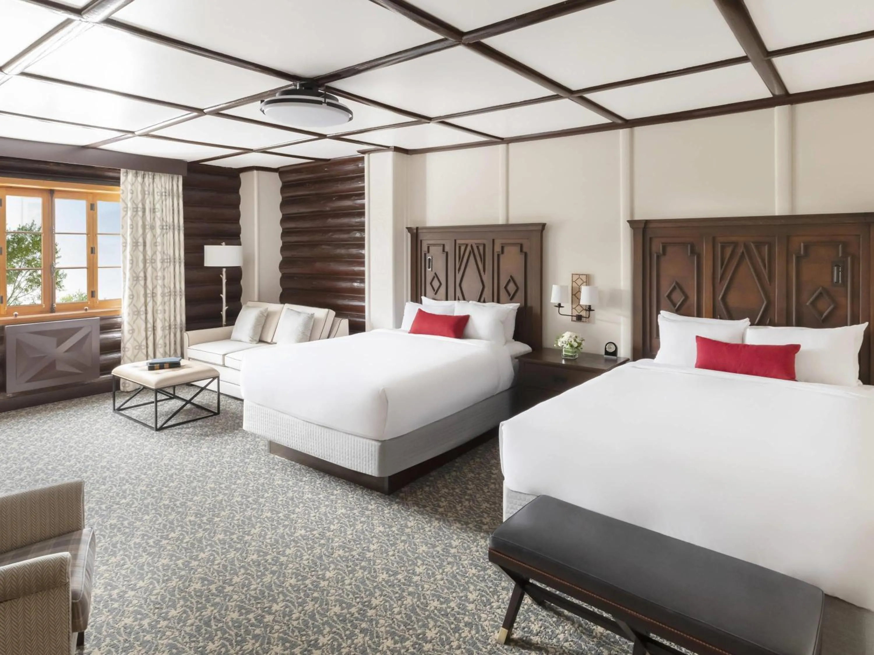 Bedroom, Bed in Fairmont Le Chateau Montebello