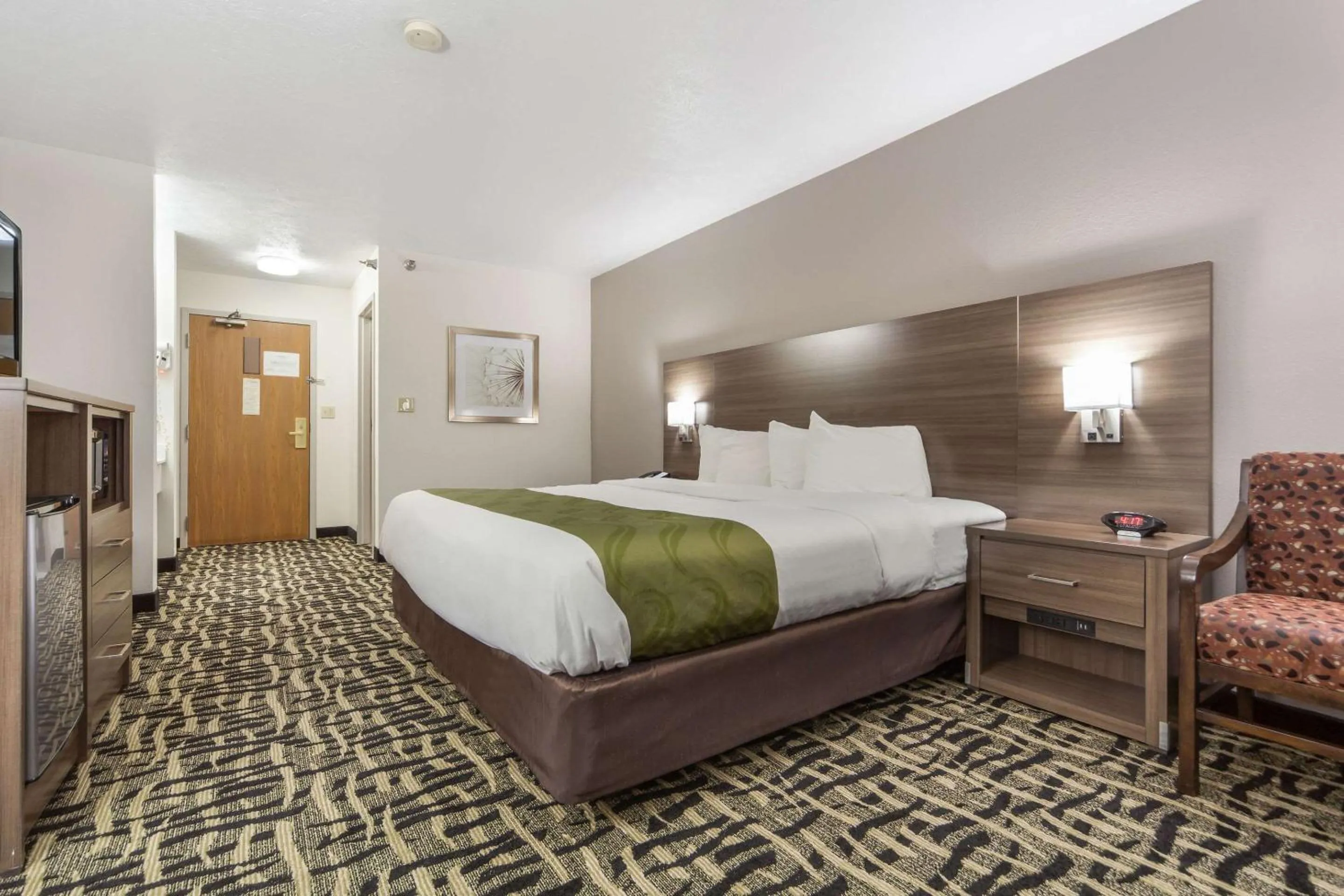 Photo of the whole room, Bed in Quality Inn & Suites Omaha Chalco