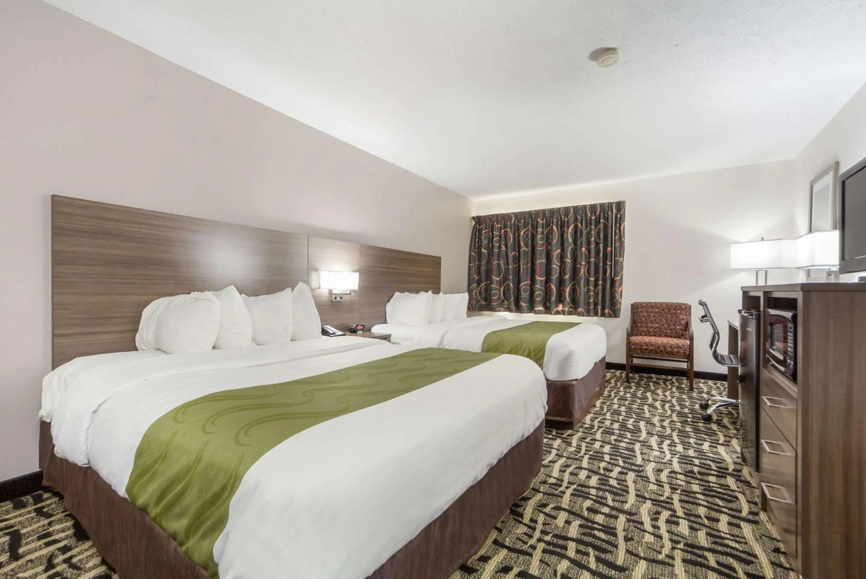 Photo of the whole room, Bed in Quality Inn & Suites Omaha Chalco