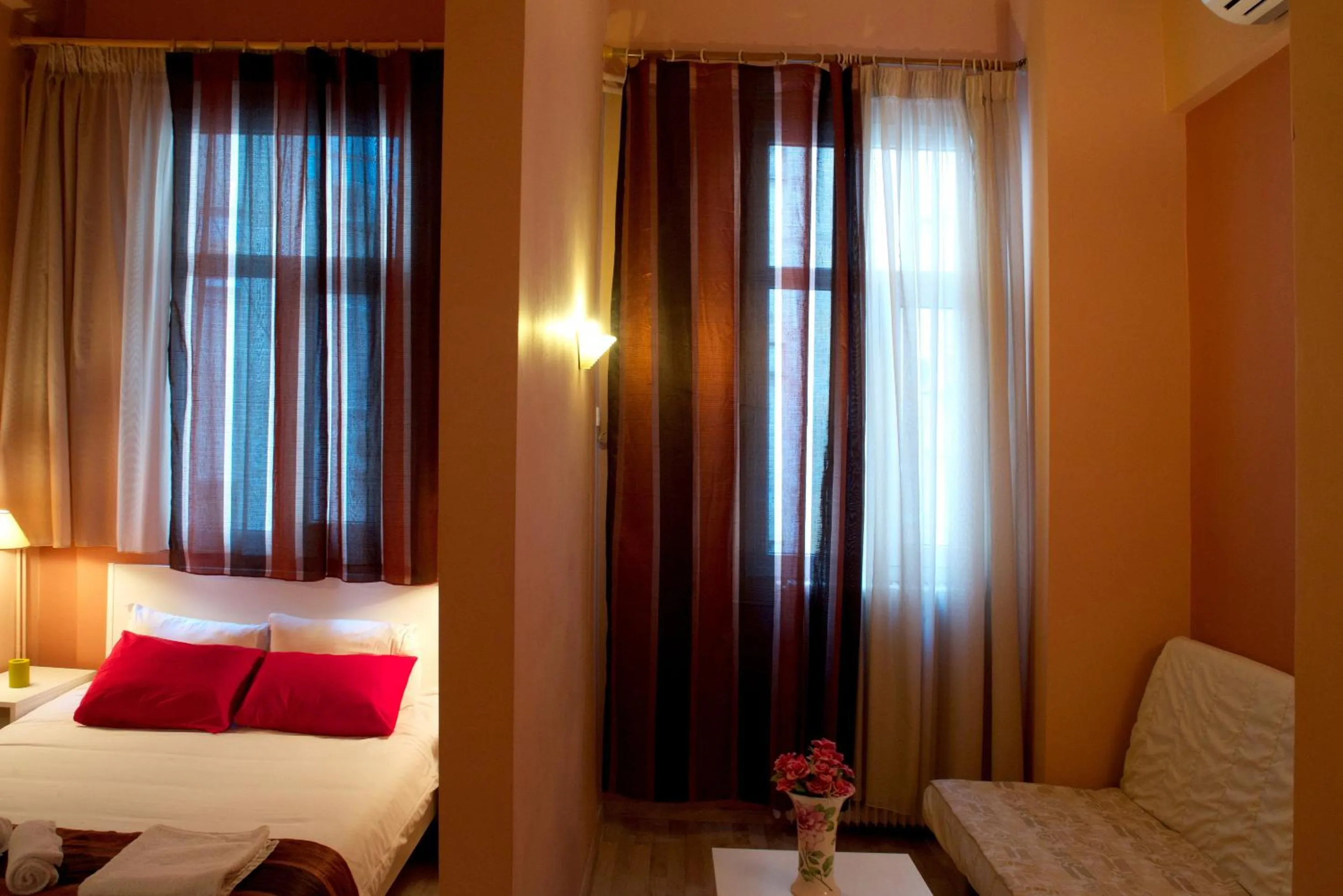 Photo of the whole room in Atlantis