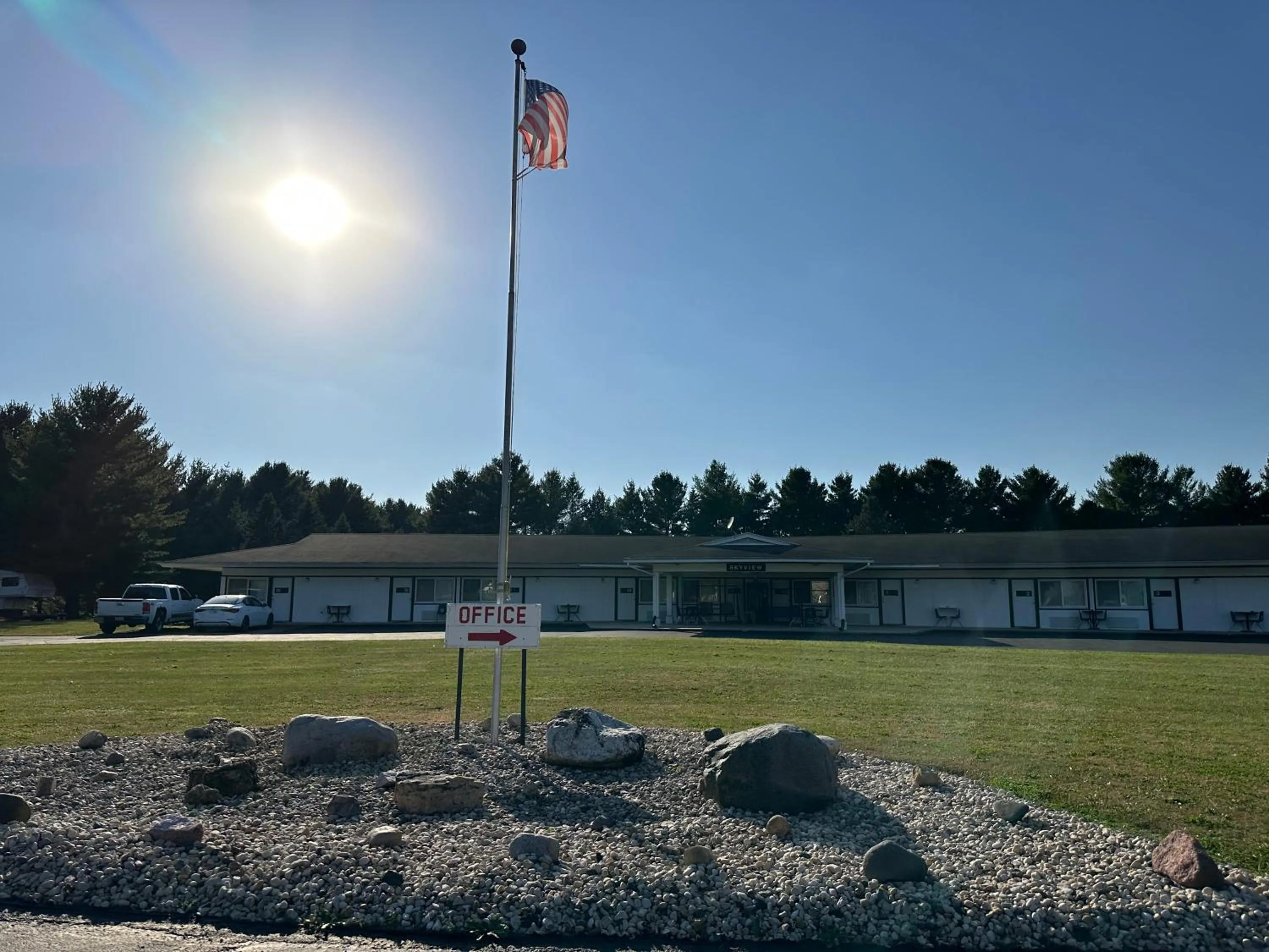 Property building in Skyview Motel - Prairie du Sac