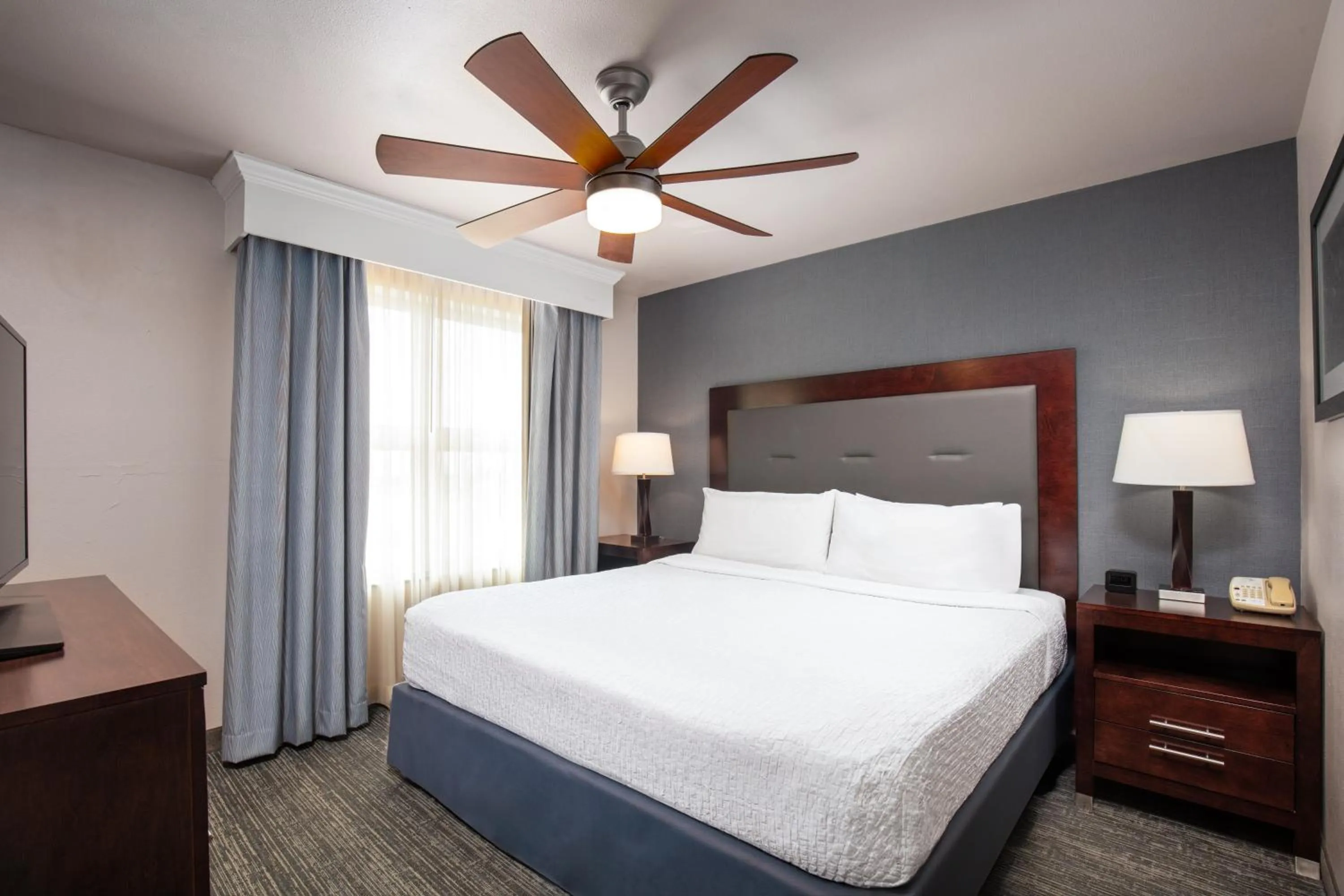 Bed in Homewood Suites by Hilton Fairfield-Napa Valley Area