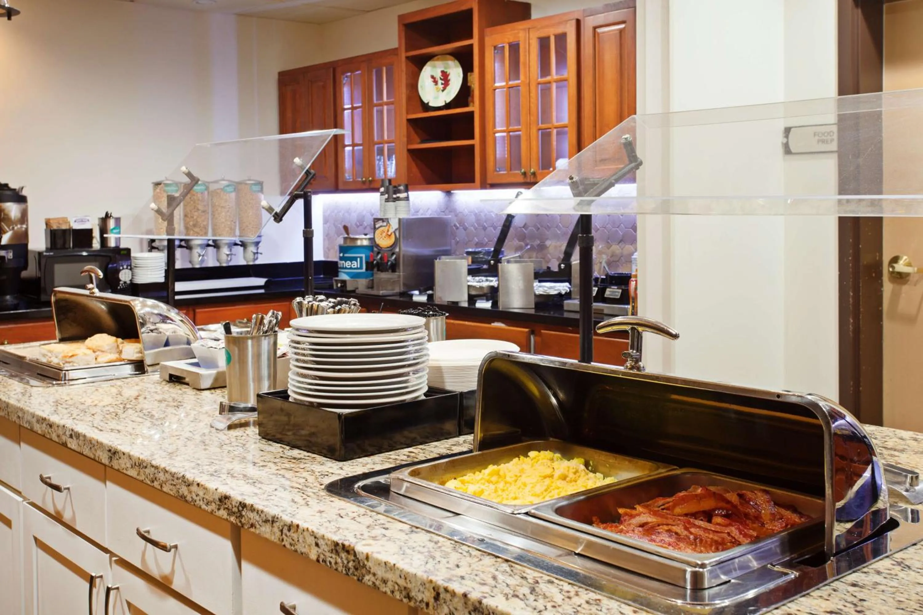 Food and drinks in Homewood Suites by Hilton Fairfield-Napa Valley Area