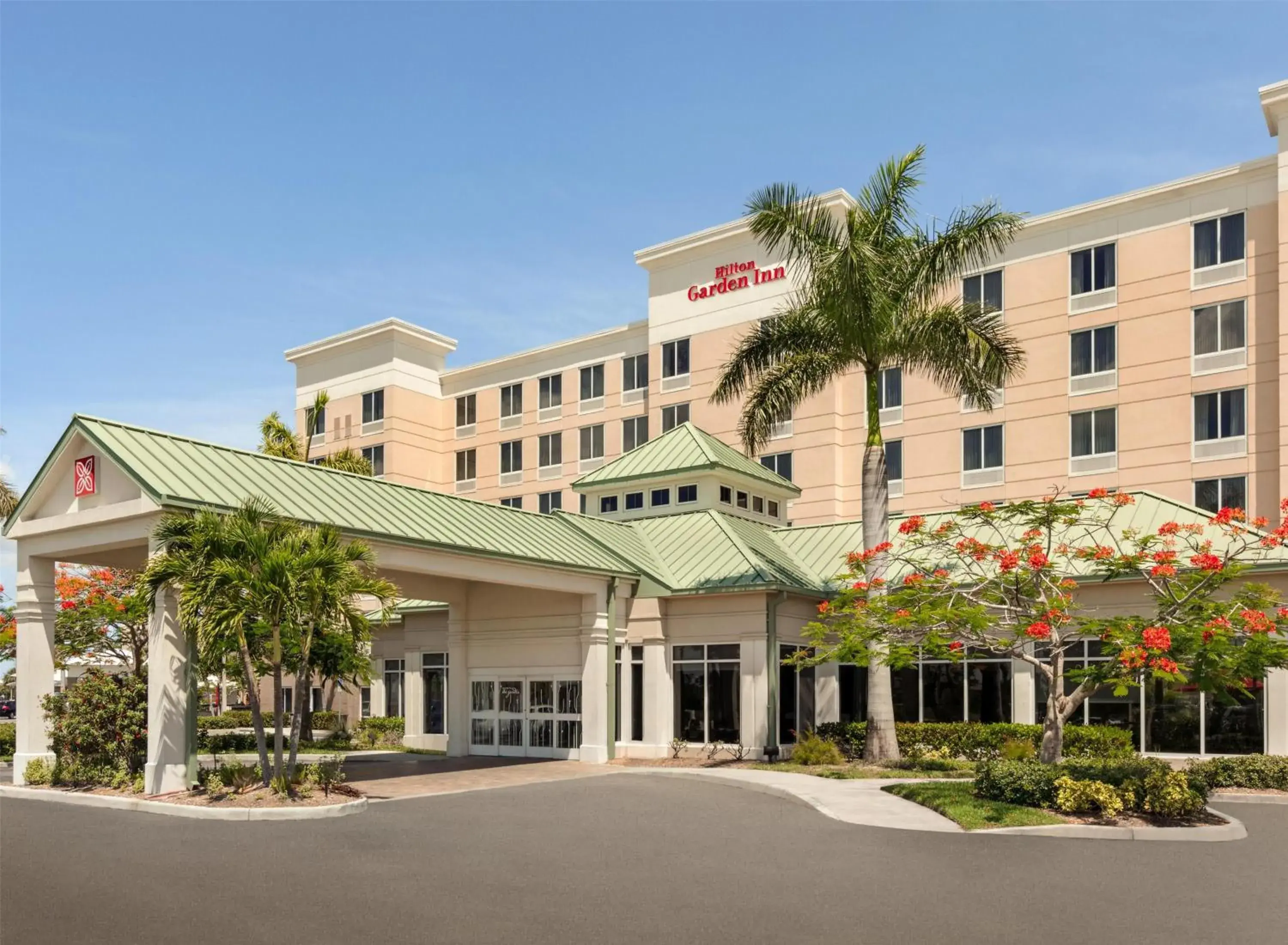 Property building in Hilton Garden Inn Fort Myers Airport/FGCU Property building in Hilton Garden Inn Fort Myers Airport/FGCU