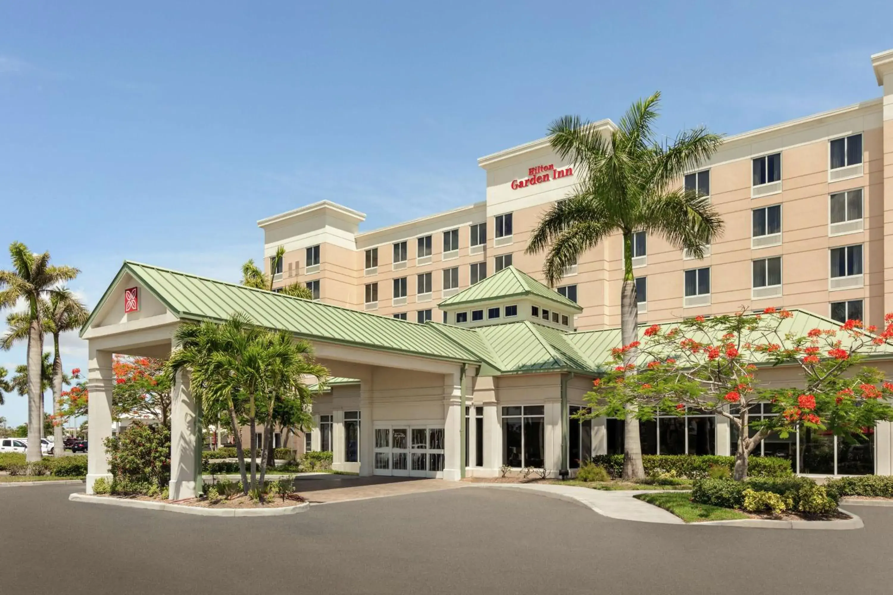 Property building in Hilton Garden Inn Fort Myers Airport/FGCU Property building in Hilton Garden Inn Fort Myers Airport/FGCU