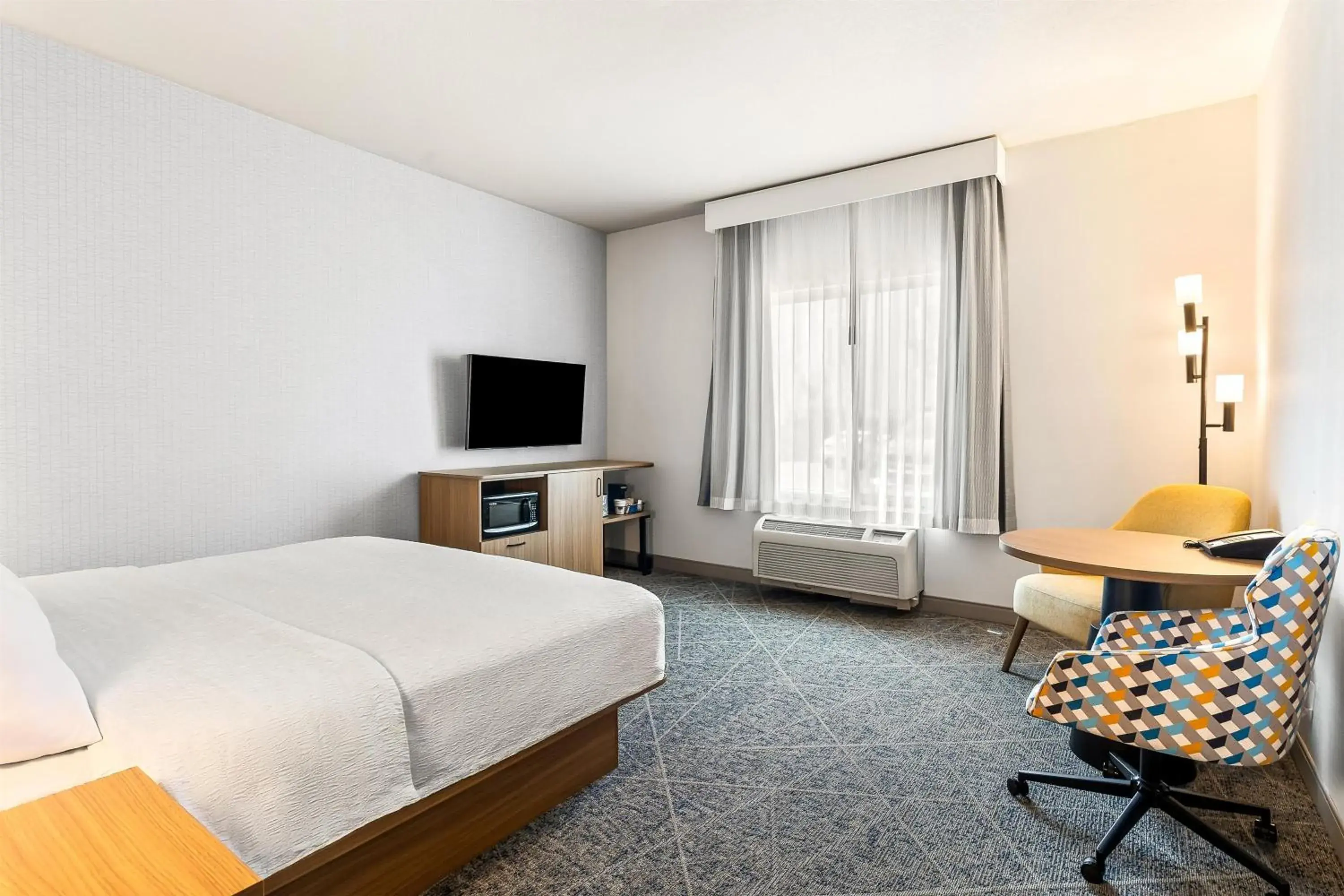 Bed in Hampton Inn and Suites Merced Bed in Hampton Inn and Suites Merced