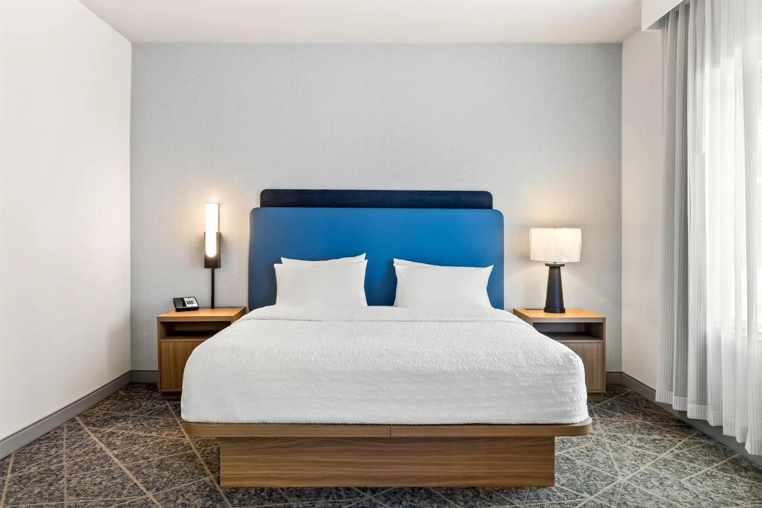 Bed in Hampton Inn and Suites Merced