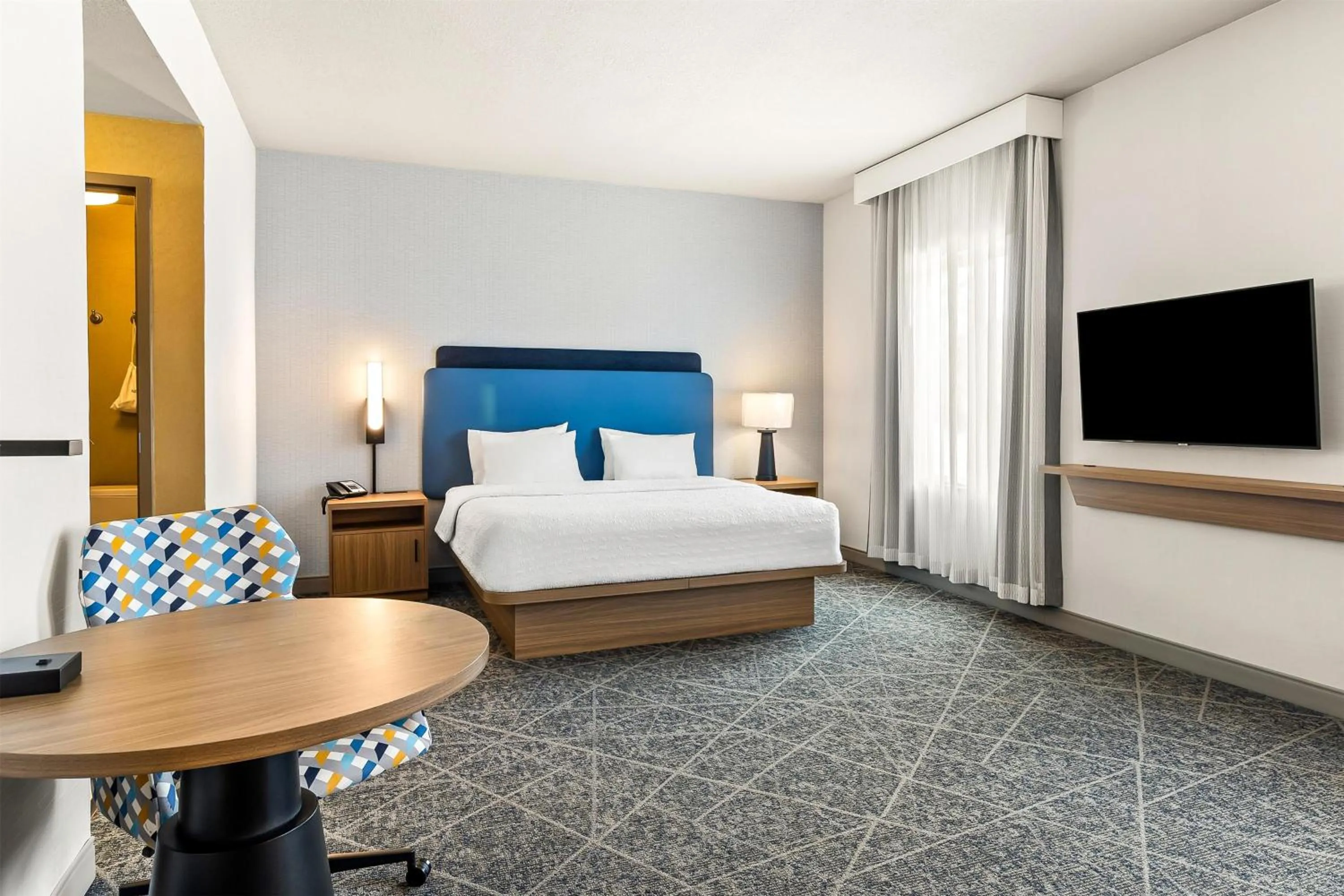 Bed in Hampton Inn and Suites Merced