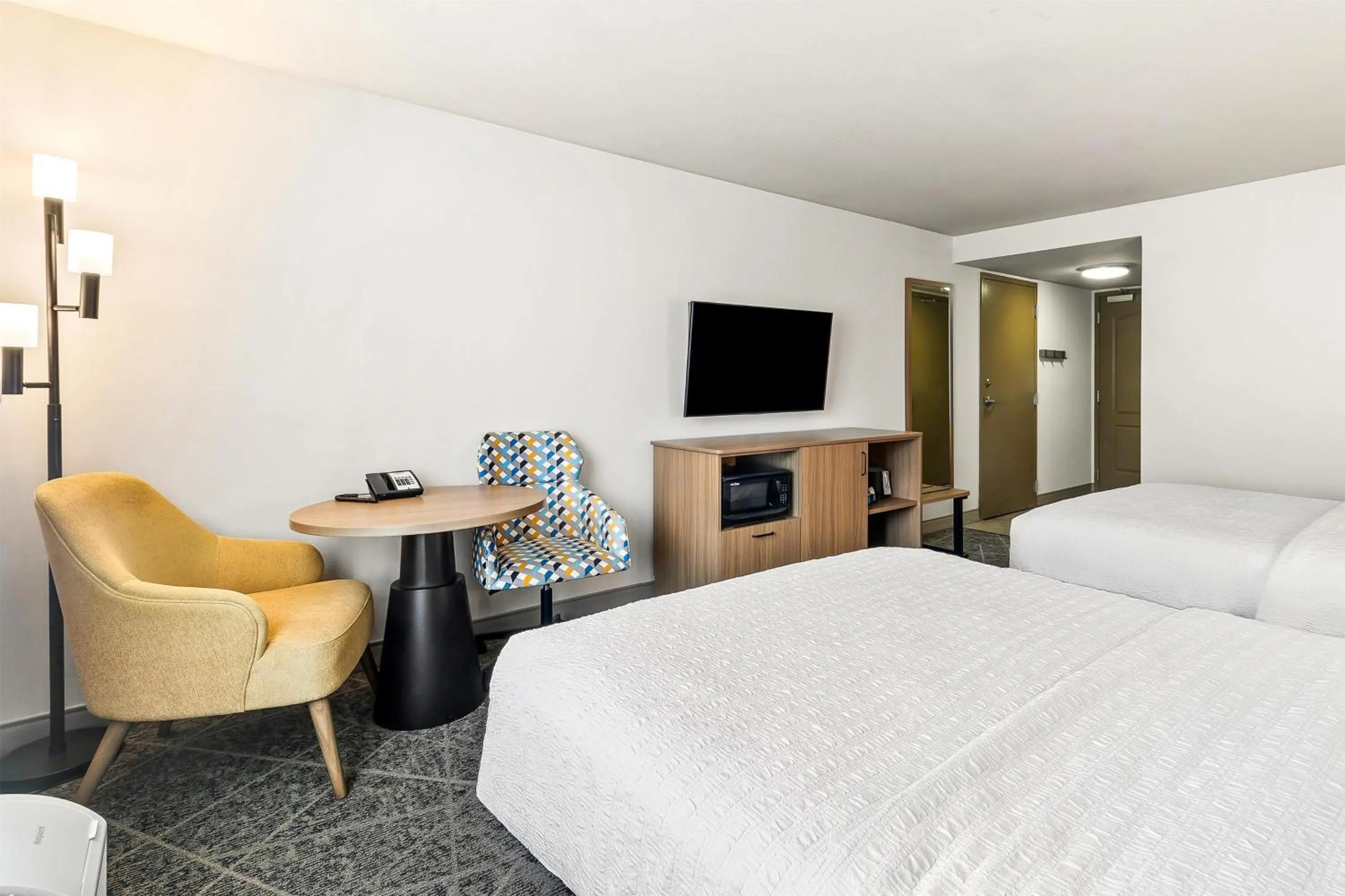 Bed in Hampton Inn and Suites Merced