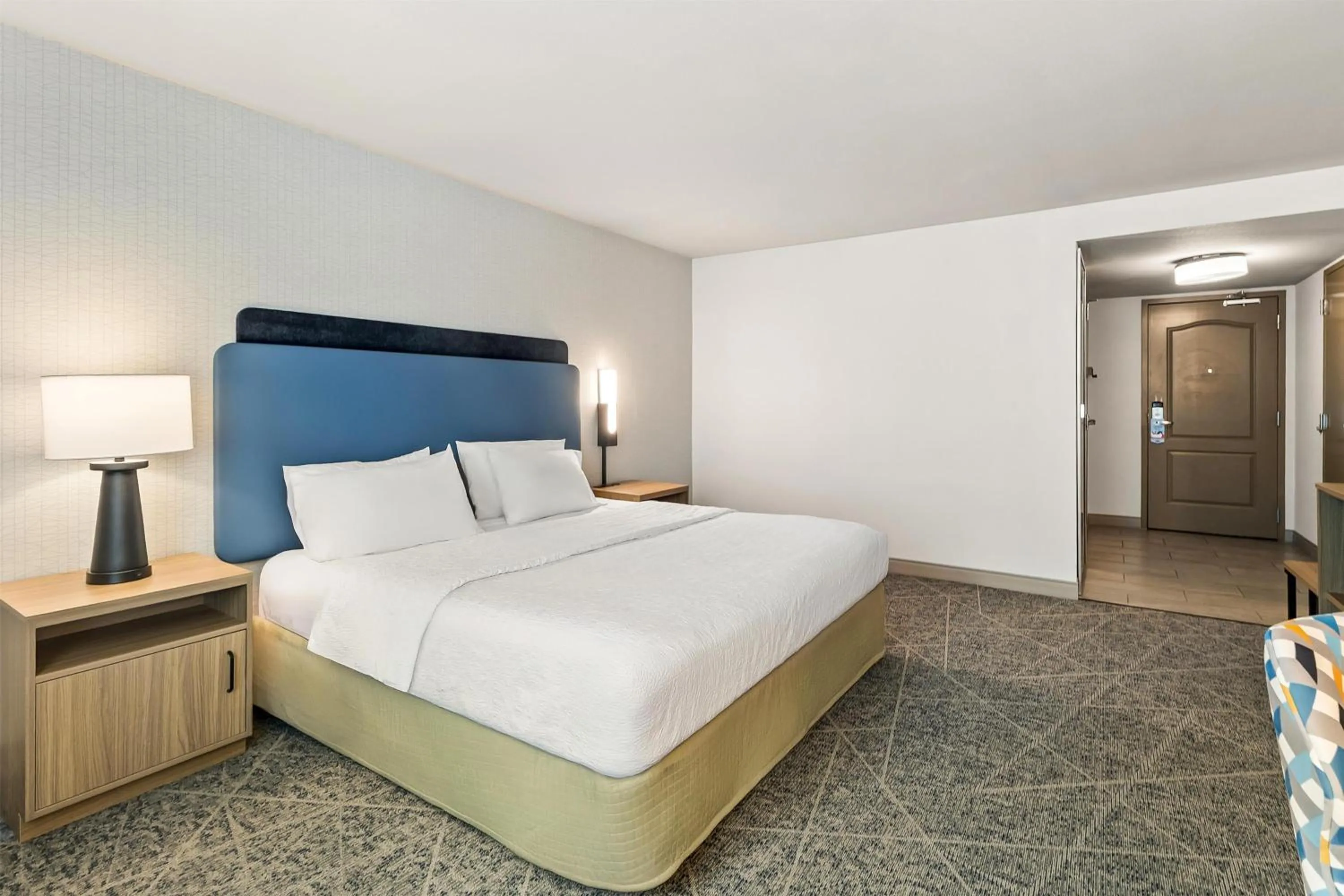 Bed in Hampton Inn and Suites Merced