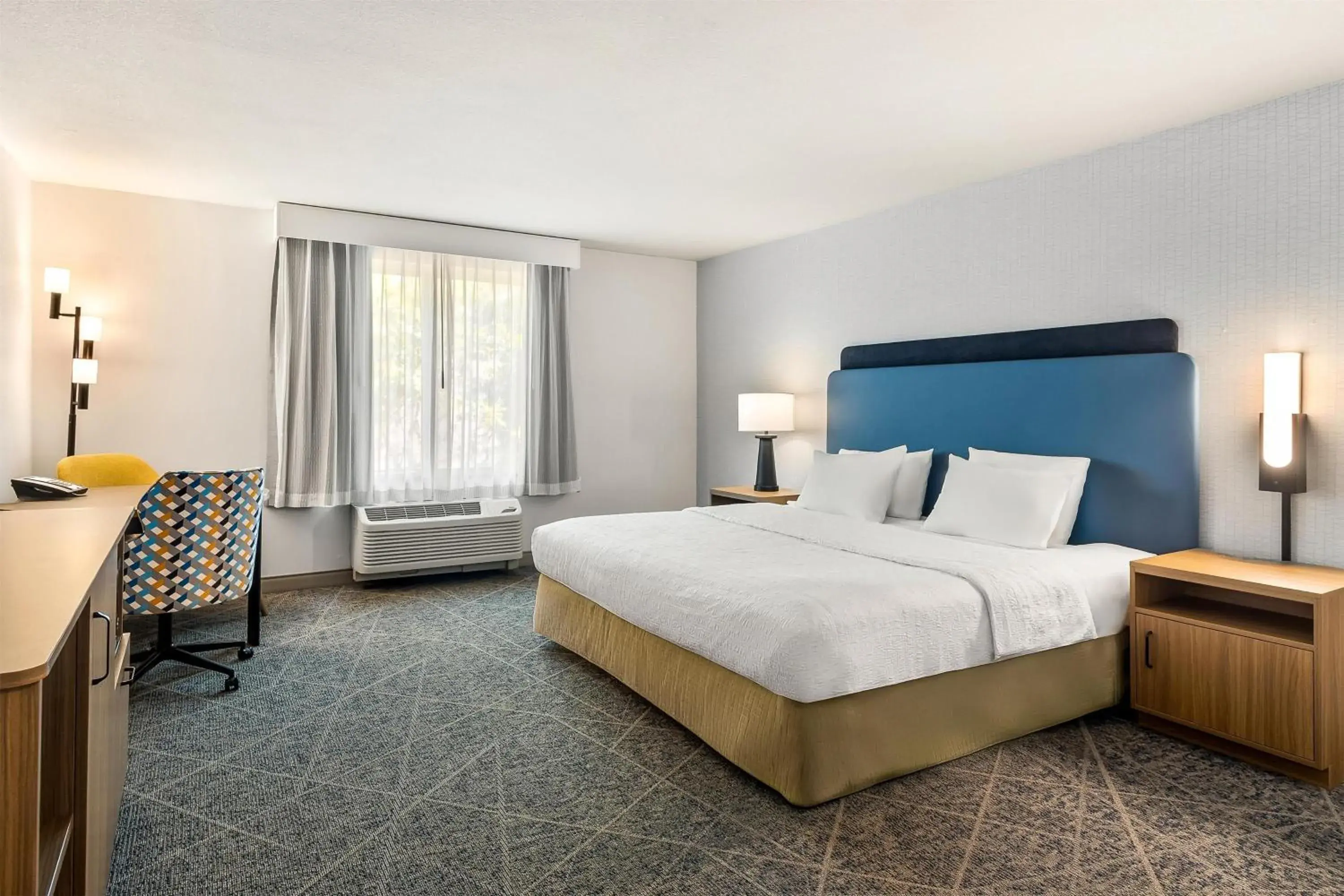 Bed in Hampton Inn and Suites Merced Bed in Hampton Inn and Suites Merced