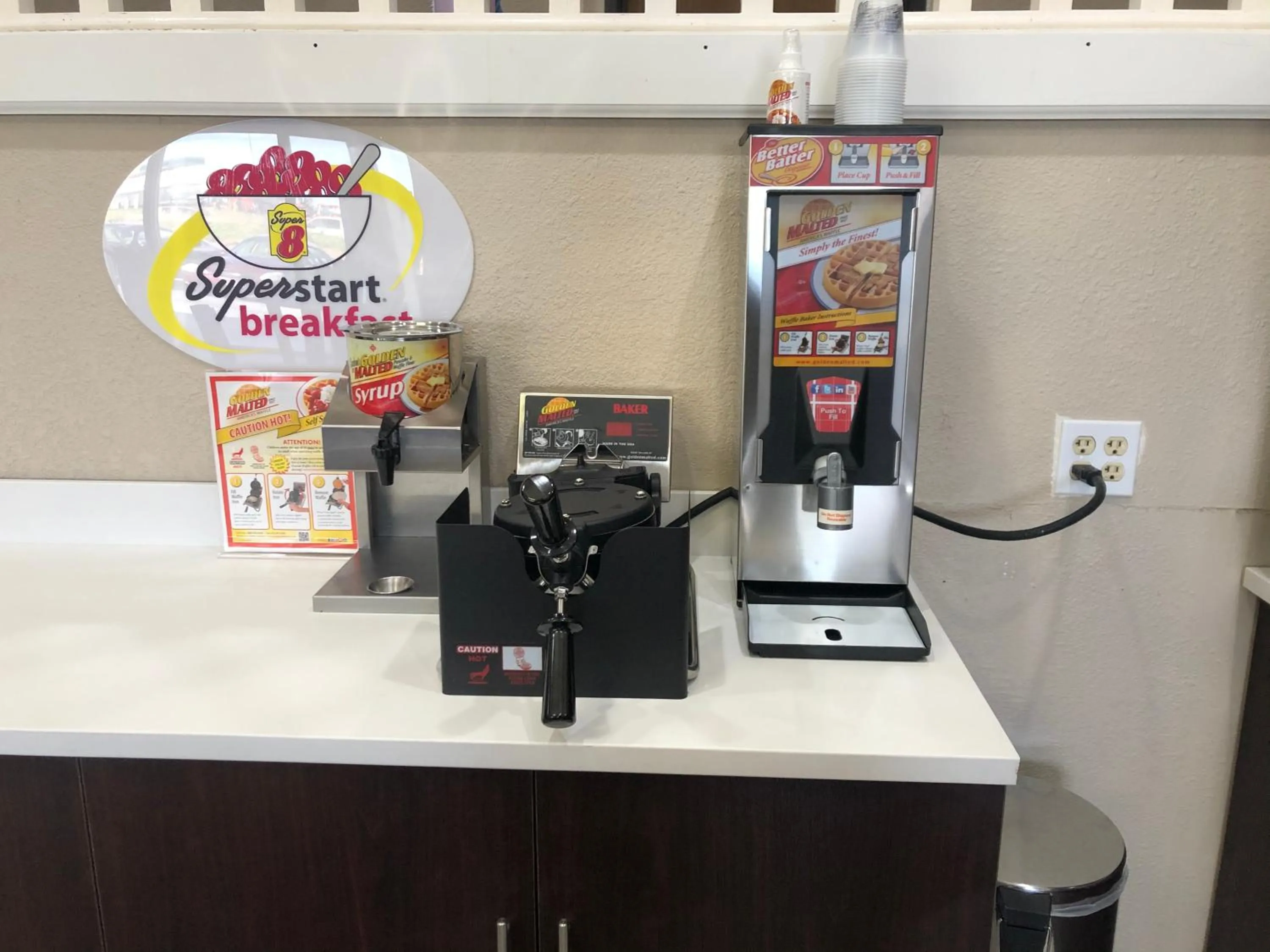 Super 8 by Wyndham Omaha SW