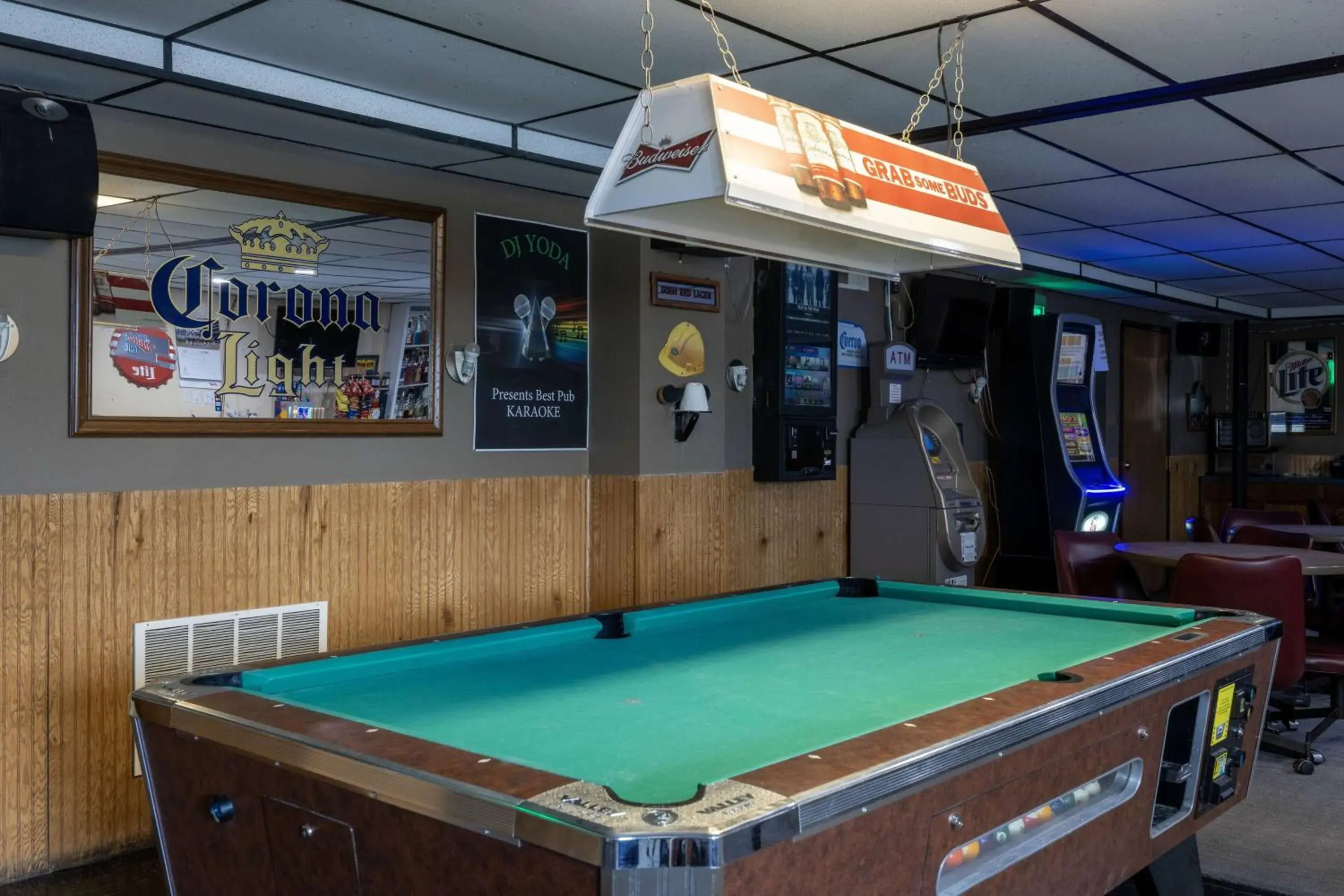 Lounge or bar in Super 8 by Wyndham Omaha SW Lounge or bar in Super 8 by Wyndham Omaha SW