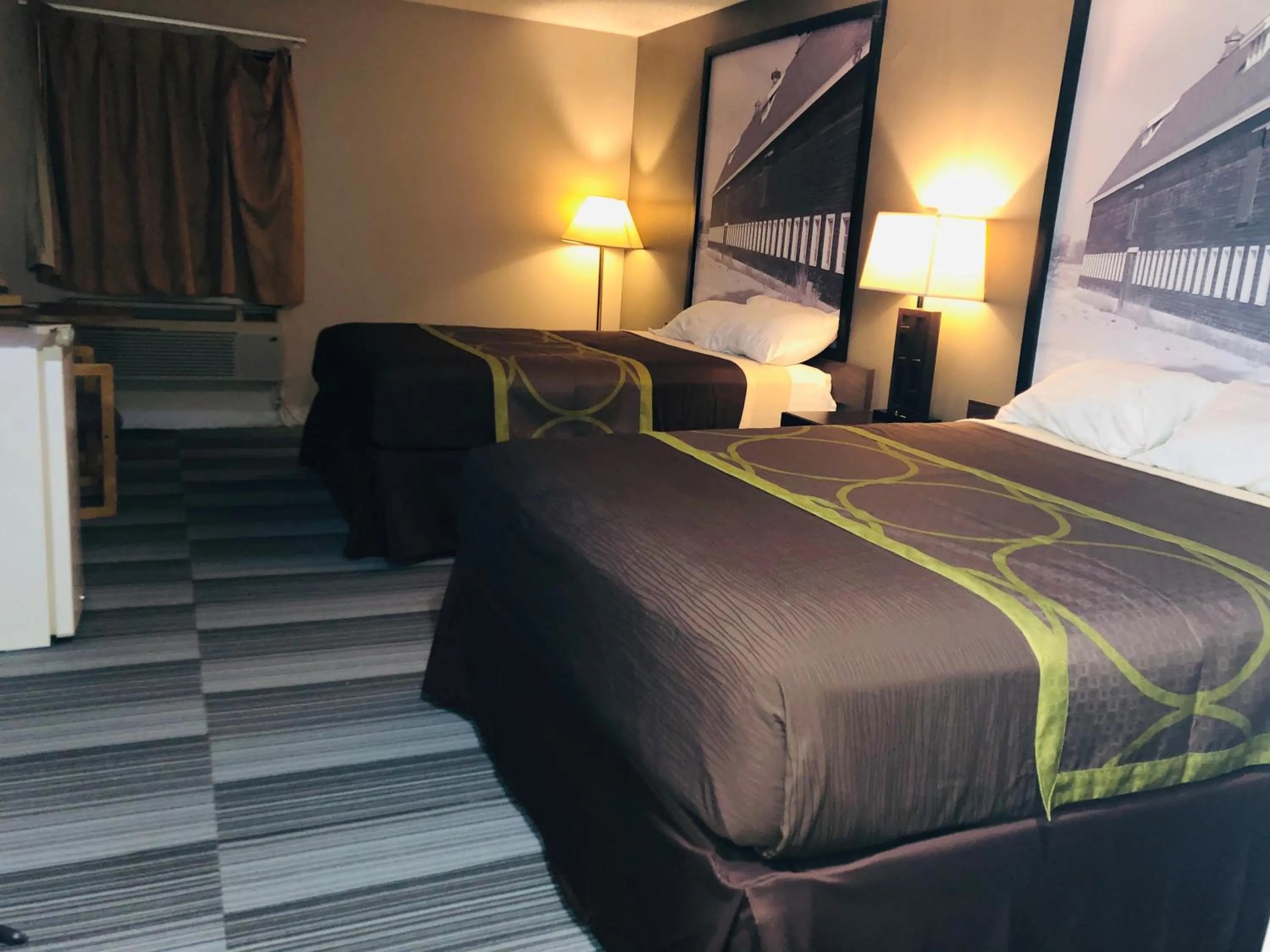 Bedroom, Bed in Super 8 by Wyndham Omaha SW