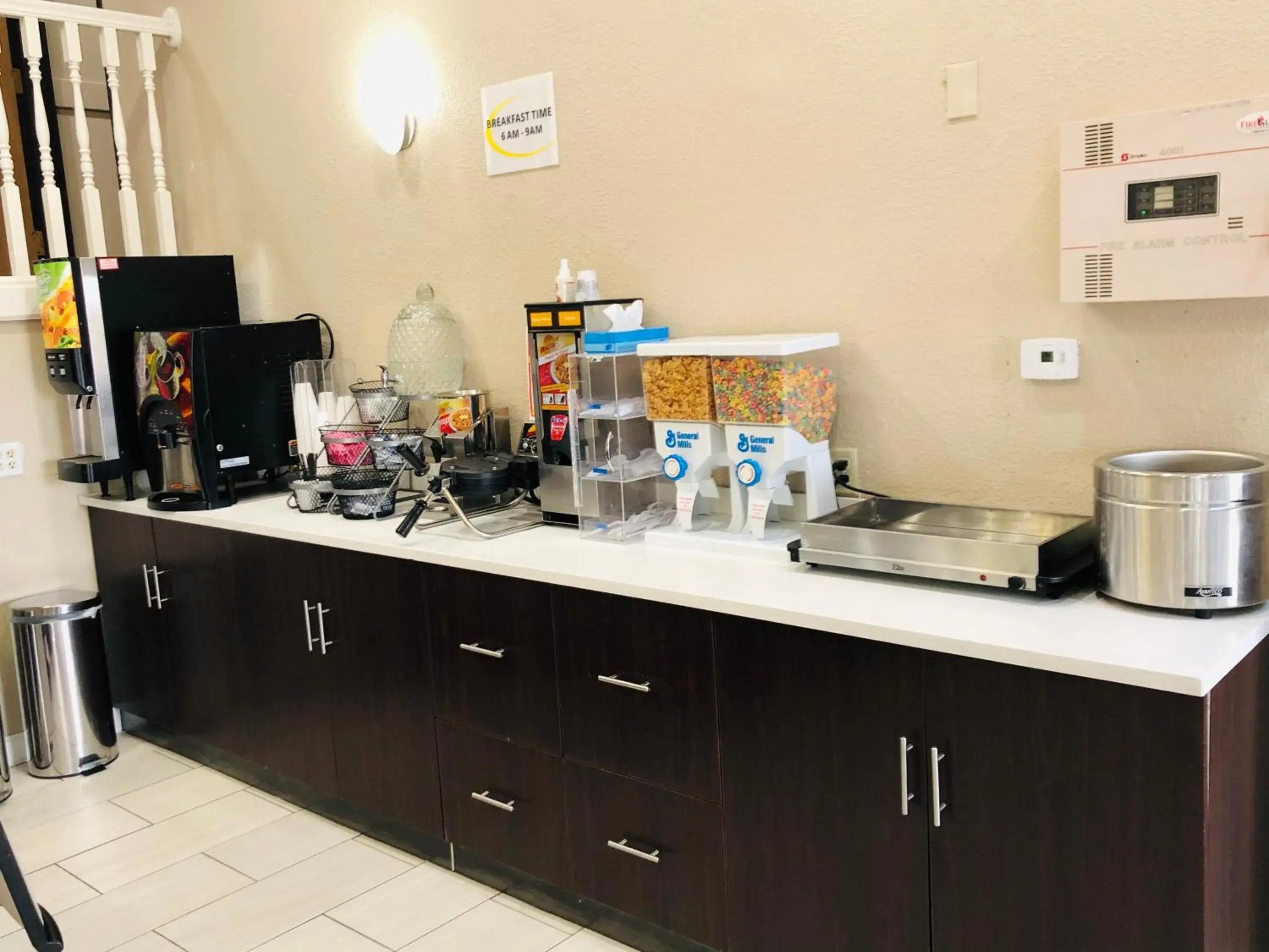 Continental breakfast in Super 8 by Wyndham Omaha SW Continental breakfast in Super 8 by Wyndham Omaha SW