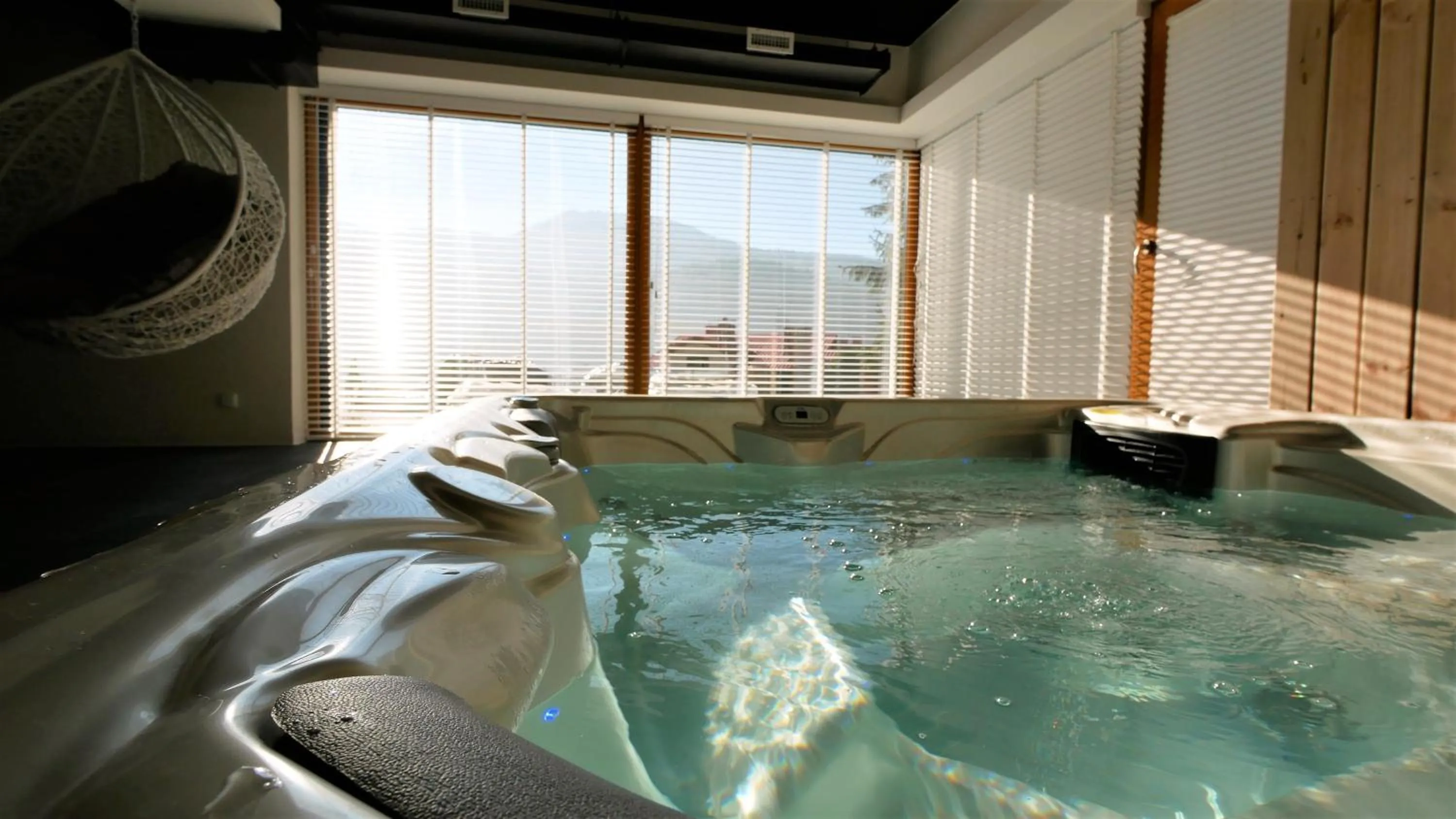 Hot Tub in Apartamenty Willowa