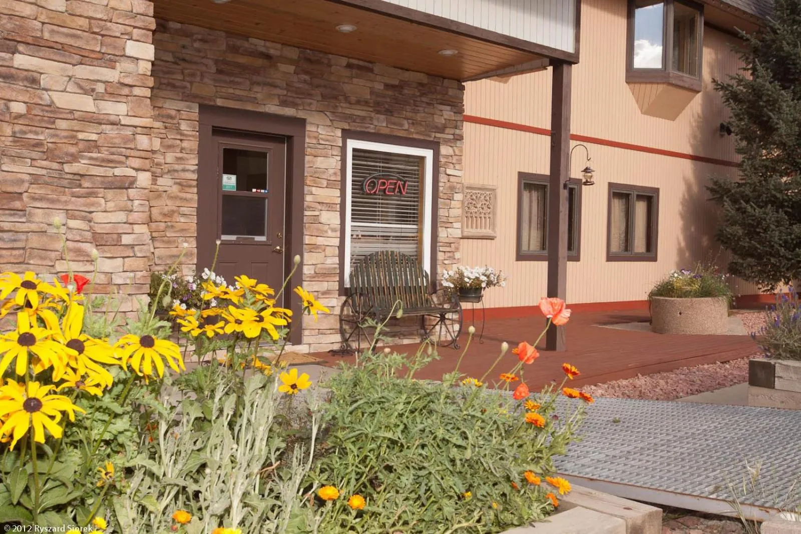 Facade/entrance in Valley Hi Hotel