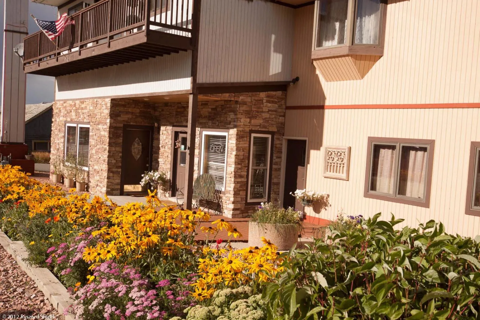 Facade/entrance in Valley Hi Hotel